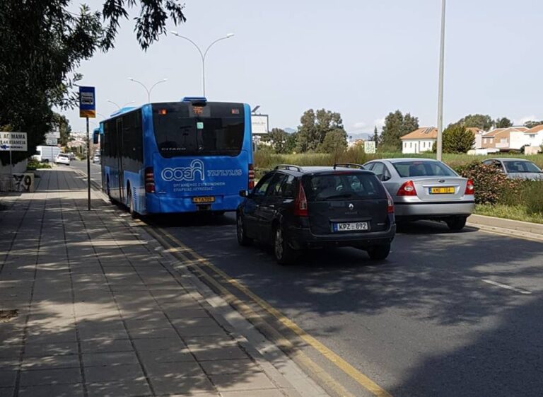 Διακινήσεις με λεωφορεία και ταξί: Αυτές είναι οι νέες κατευθυντήριες οδηγίες