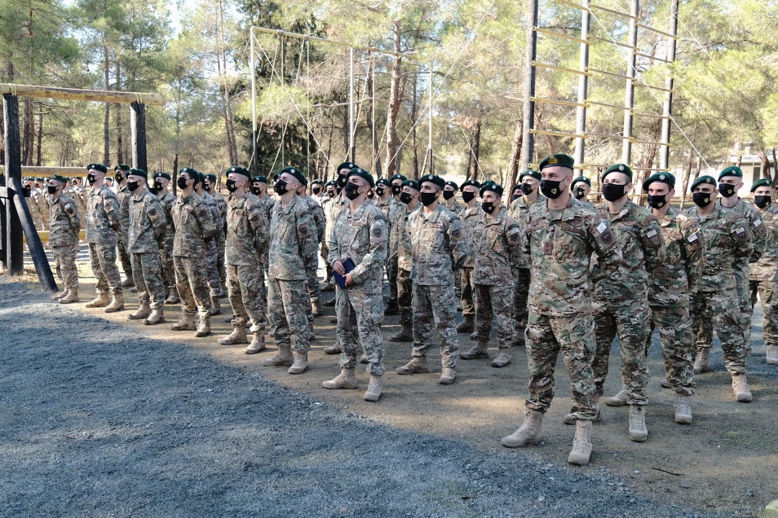 ΦΩΤΟ: Πήραν τα τιμημένα πράσινα μπερέ τους οι νέοι Λοκατζίδες