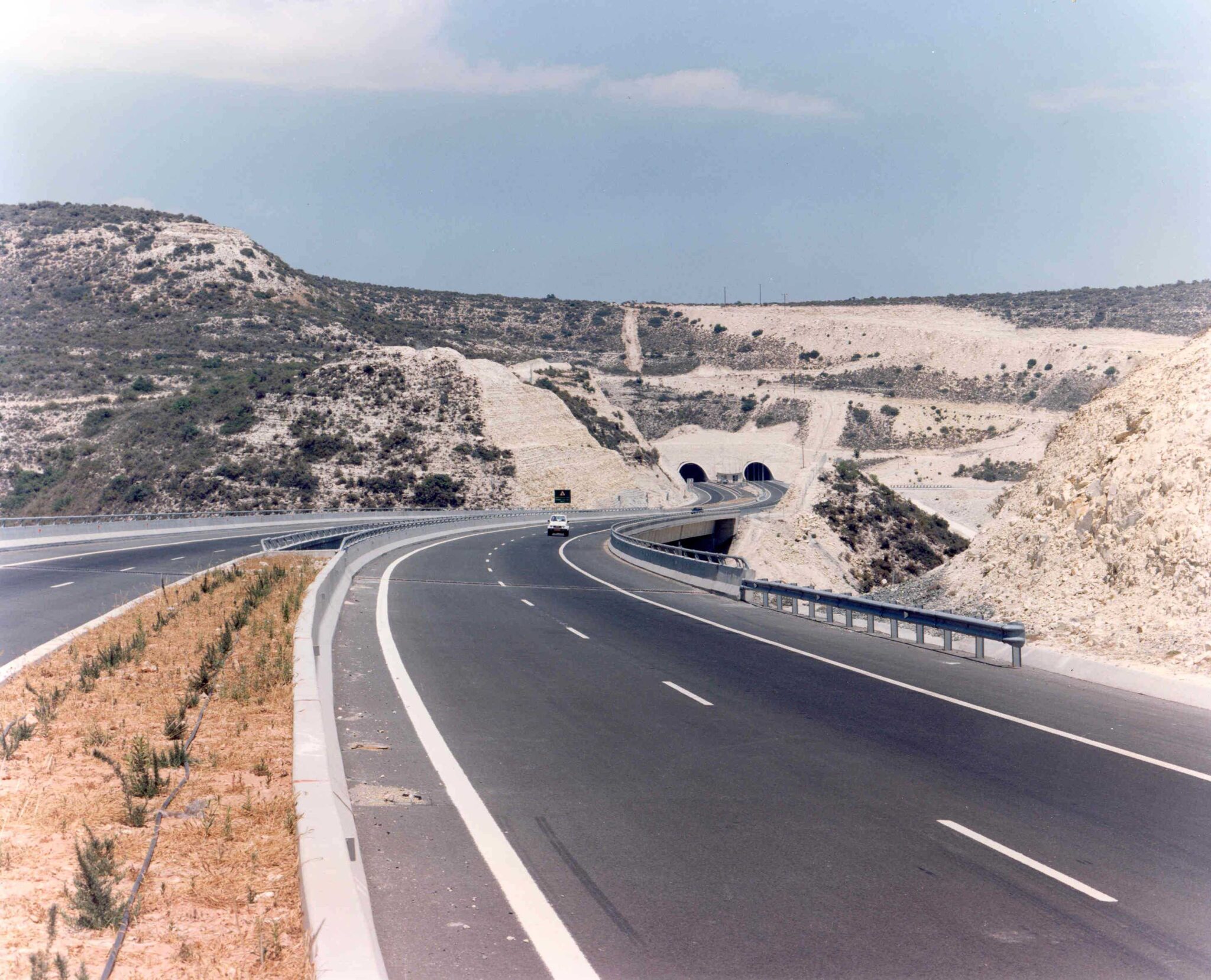 Κλειστές και οι δύο λωρίδες στο highway Πάφου–Λεμεσού για μετακίνηση γερανοφόρου