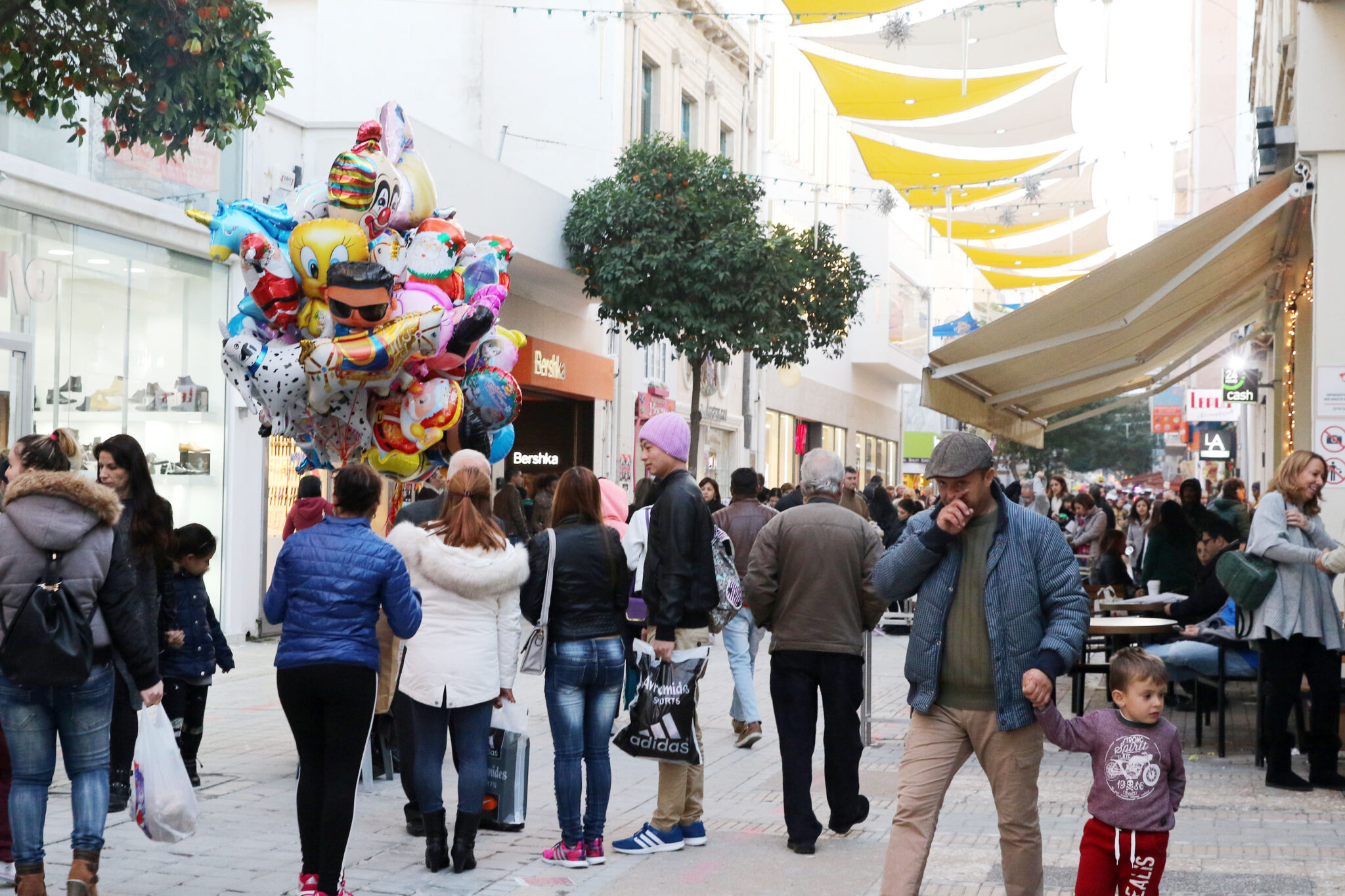 Πριν από τα Χριστούγεννα τα εμβάσματα για επιδόματα, συντάξεις και βοηθήματα