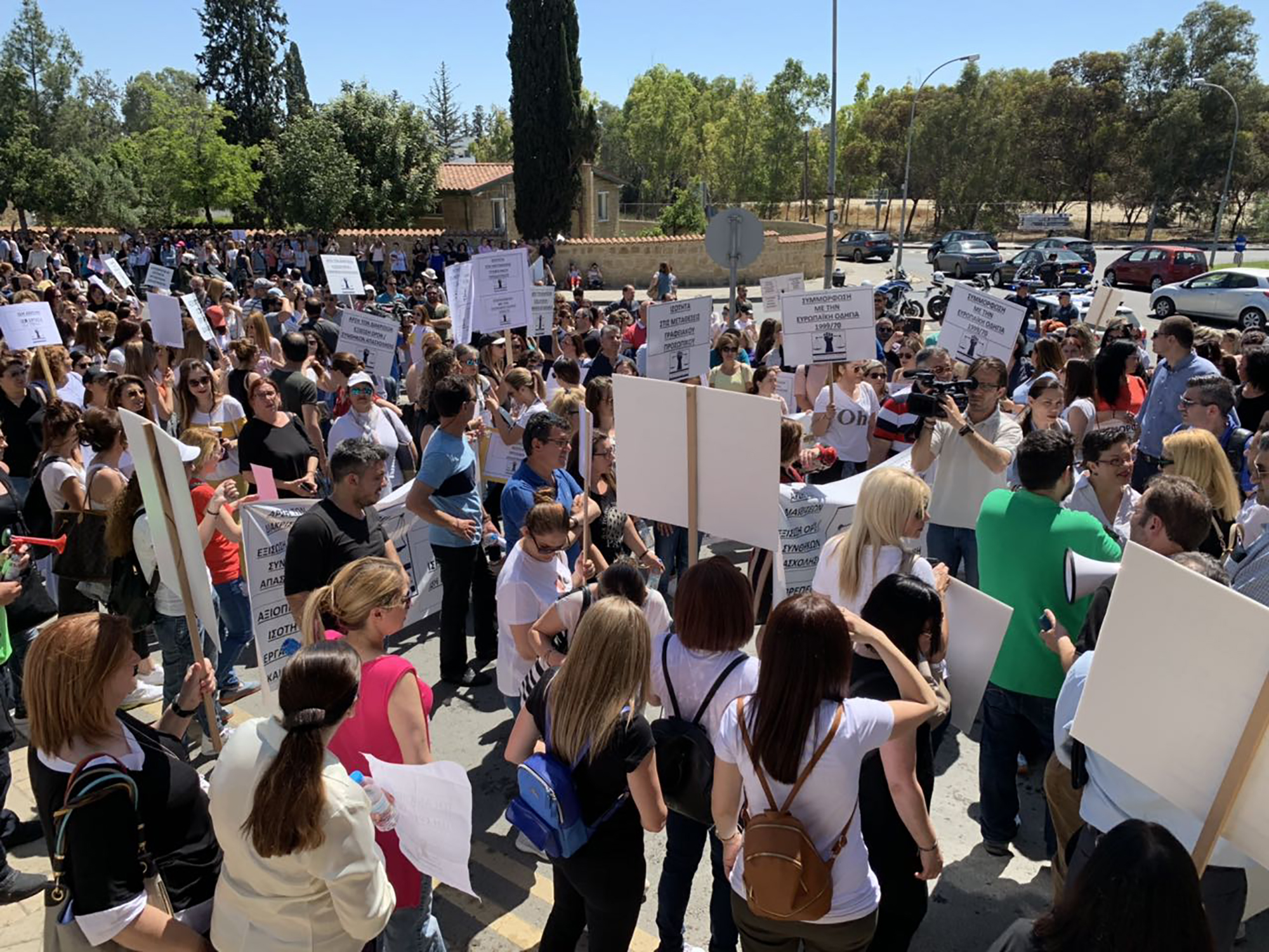 Άλυτα τα προβλήματα των εκπαιδευτικών αορίστου χρόνου