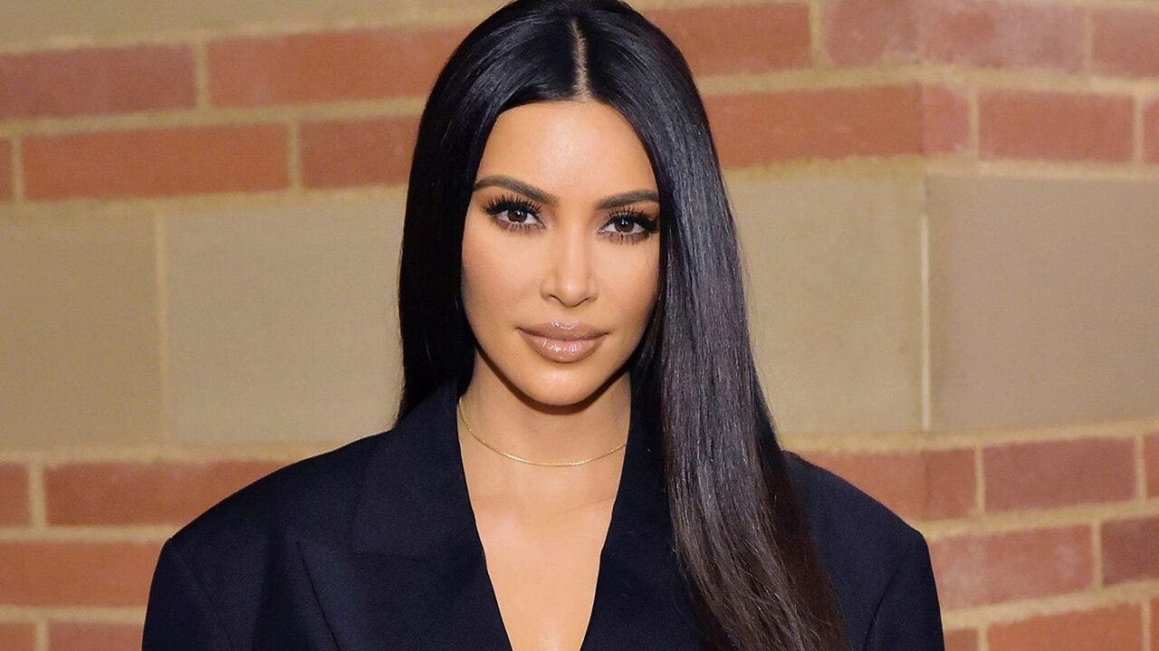 Kim Kardashian: Η εμφάνιση – “φωτιά” στο γάμο της Paris Hilton