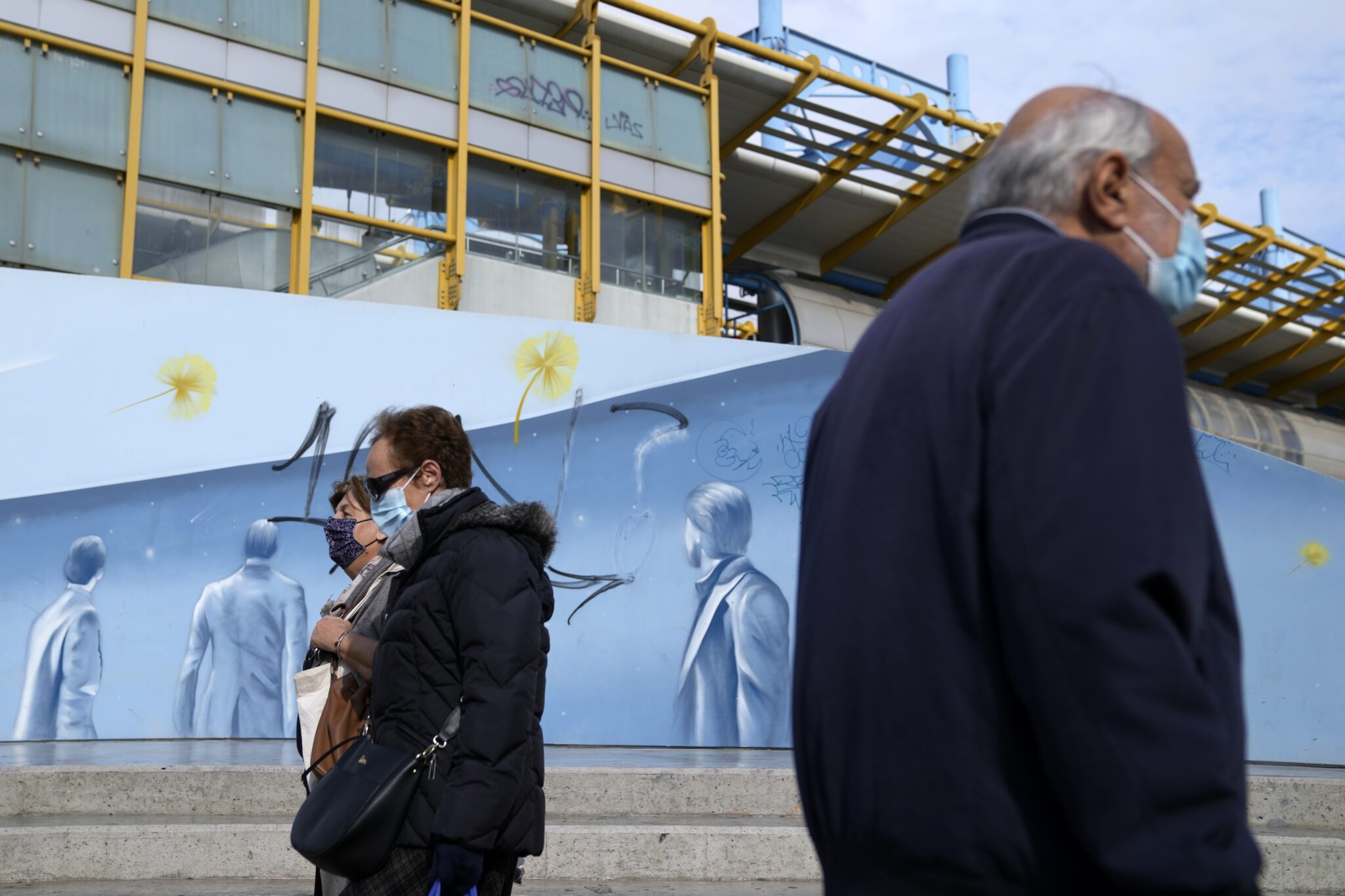 Επέστρεψε το μέτρο "μάσκες παντού" στην Ελλάδα