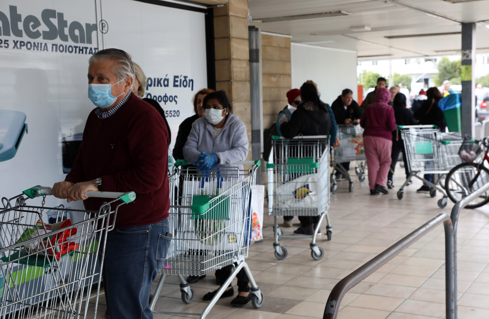 «Ρίφι, αυγά, λουκάνικα» στη λίστα του Κύπριου για το χριστουγεννιάτικο τραπέζι