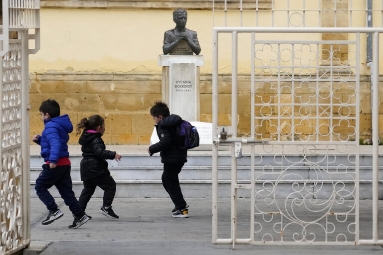 Τι αλλάζει από σήμερα για τις στενές επαφές και το rapid test στην Προδημοτική