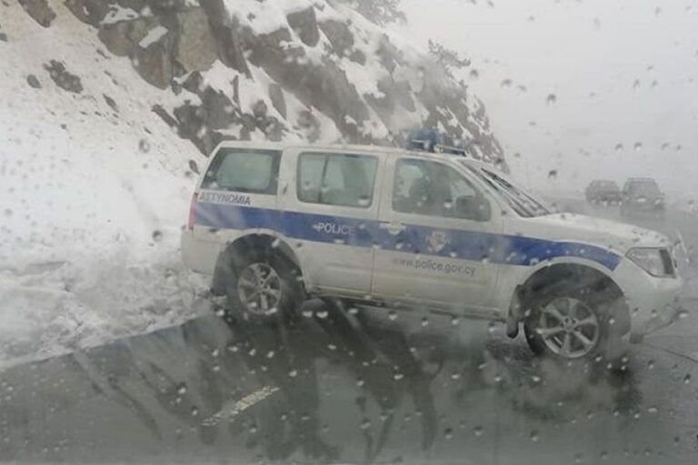 Επικίνδυνοι δρόμοι λόγω βαριάς χιονόπτωσης στο Τρόοδος