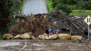 Κατολίσθηση στοίχισε τη ζωή σε έντεκα ανθρώπους