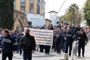 Καρούσος και Ζέτα στο τραπέζι με τους εργαζόμενους στα λεωφορεία Λευκωσίας