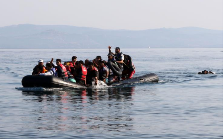 Δύο ασυνόδευτα παιδιά ανάμεσα στους μετανάστες που έφτασαν στην Πόλη Χρυσοχούς