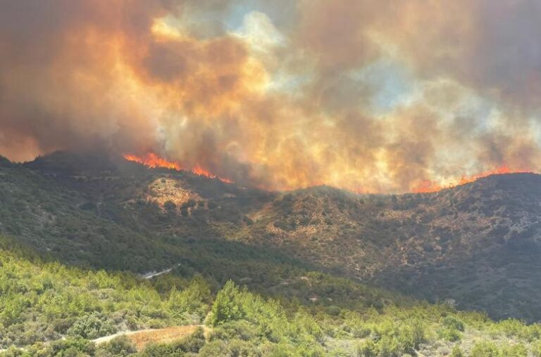 Πύρινος εφιάλτης για τρίτη μέρα στα κατεχόμενα, στον Άγιο Ανδρόνικο η φωτιά