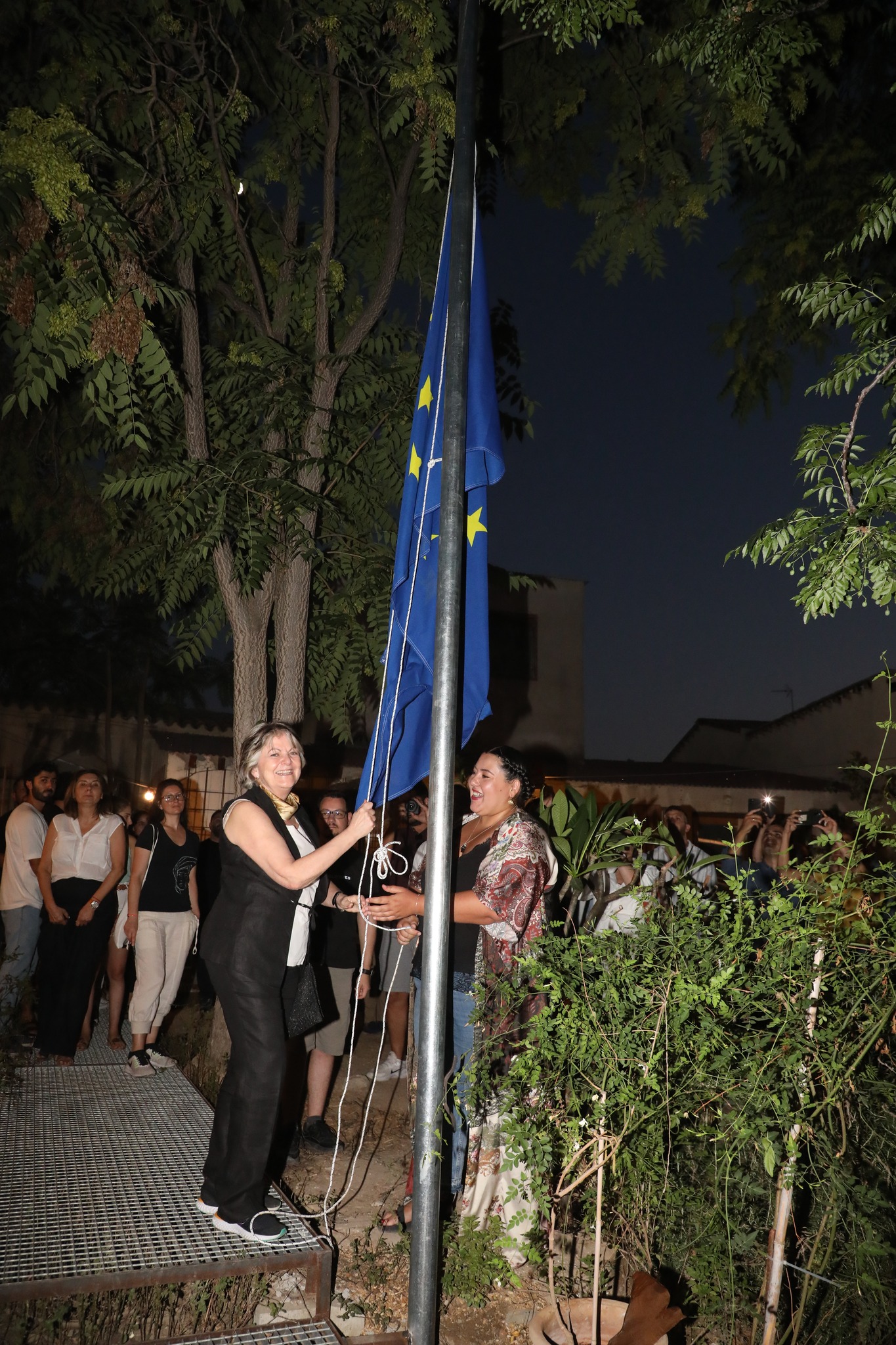 Ύψωσαν την ευρωπαϊκή σημαία στους βραβευμένους "Κήπους του Μέλλοντος" (ΒΙΝΤΕΟ)