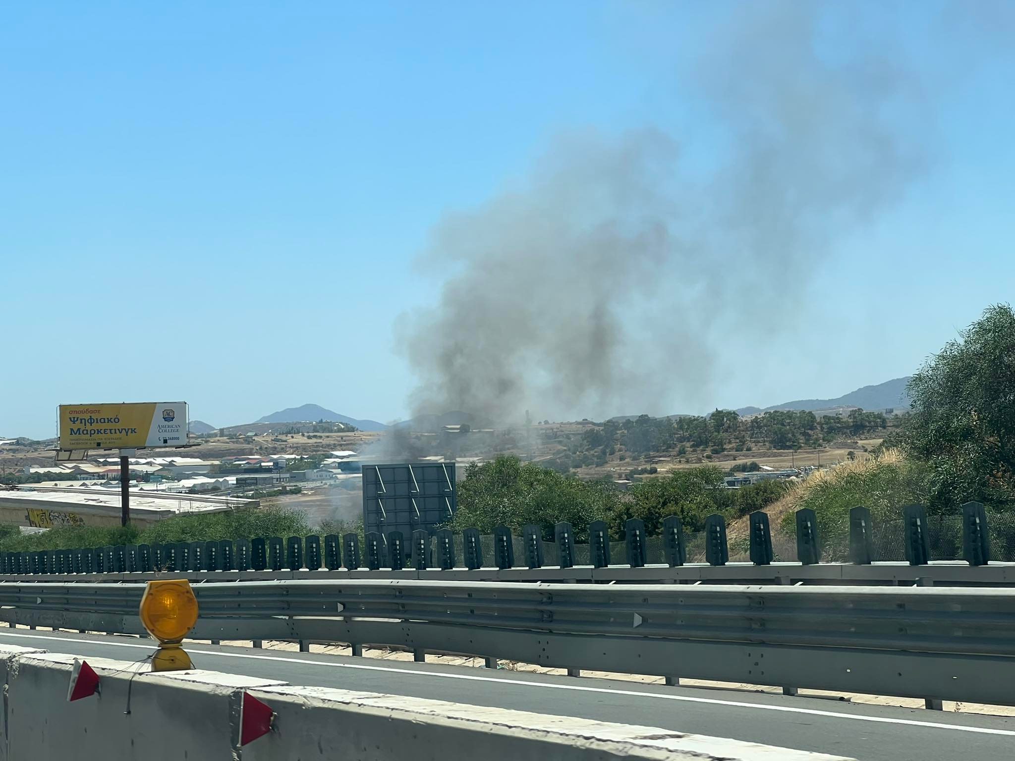 Λόγω εργασιών η πυρκαγιά που ξέσπασε δίπλα από τον αυτοκινητόδρομο Λευκωσίας