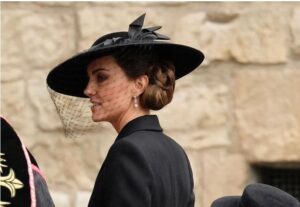 Το αριστοκρατικό στυλ της Kate και της Meghan στην κήδεια της Βασίλισσας