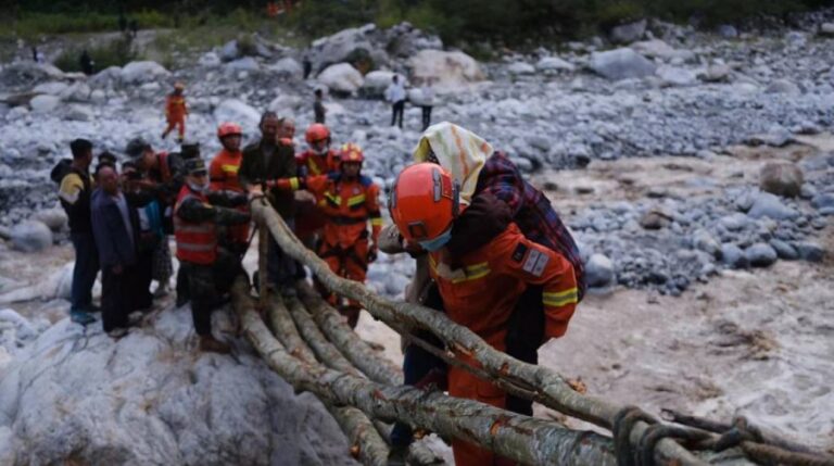 Κίνα: Στους 74 οι νεκροί από τον σεισμό στη Σετσουάν