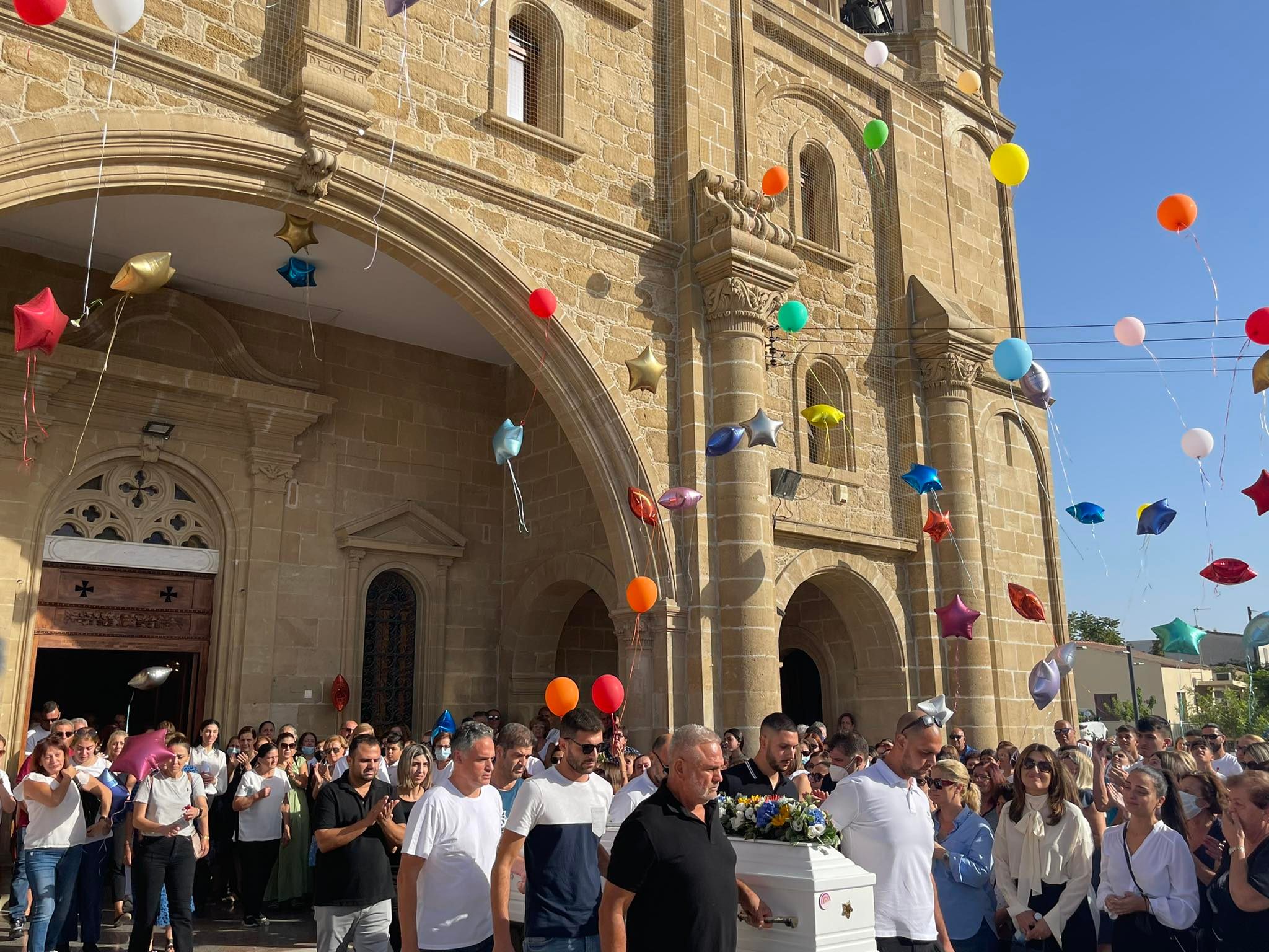 Στην τελευταία του «κατοικία» οδηγήθηκε το πιο λαμπρό αστέρι, ο Λάμπρος (ΒΙΝΤΕΟ)