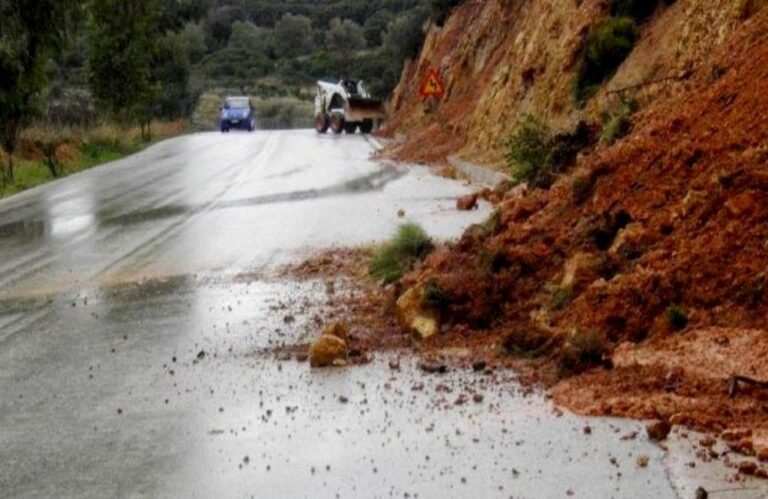 Κατολίσθηση πέτρων και βράχων στο δρόμο Τροόδους – Πλατρών