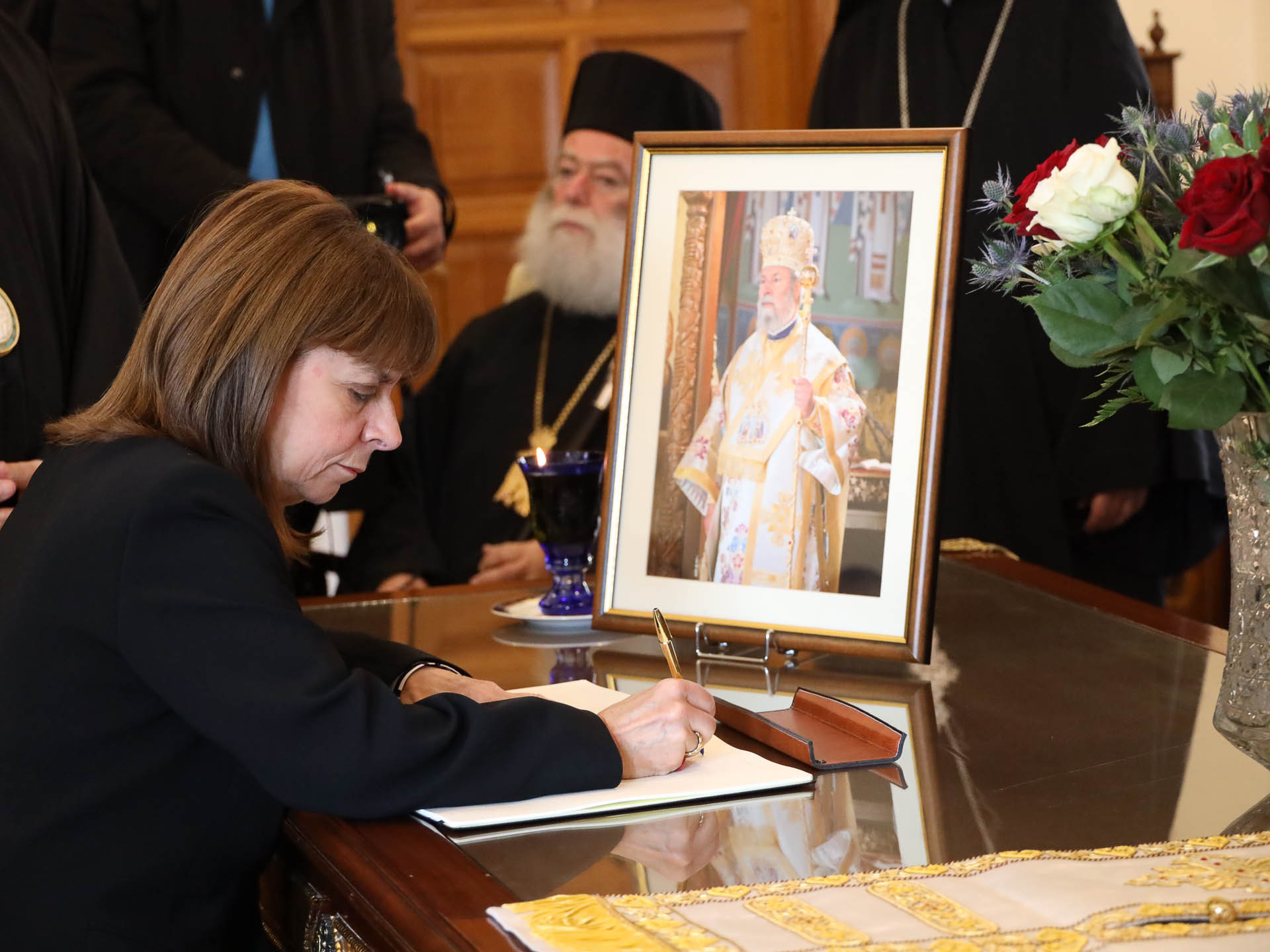 Λίγα λόγια από καρδιάς στο βιβλίο συλλυπητηρίων για τον θάνατο του Αρχιεπισκόπου