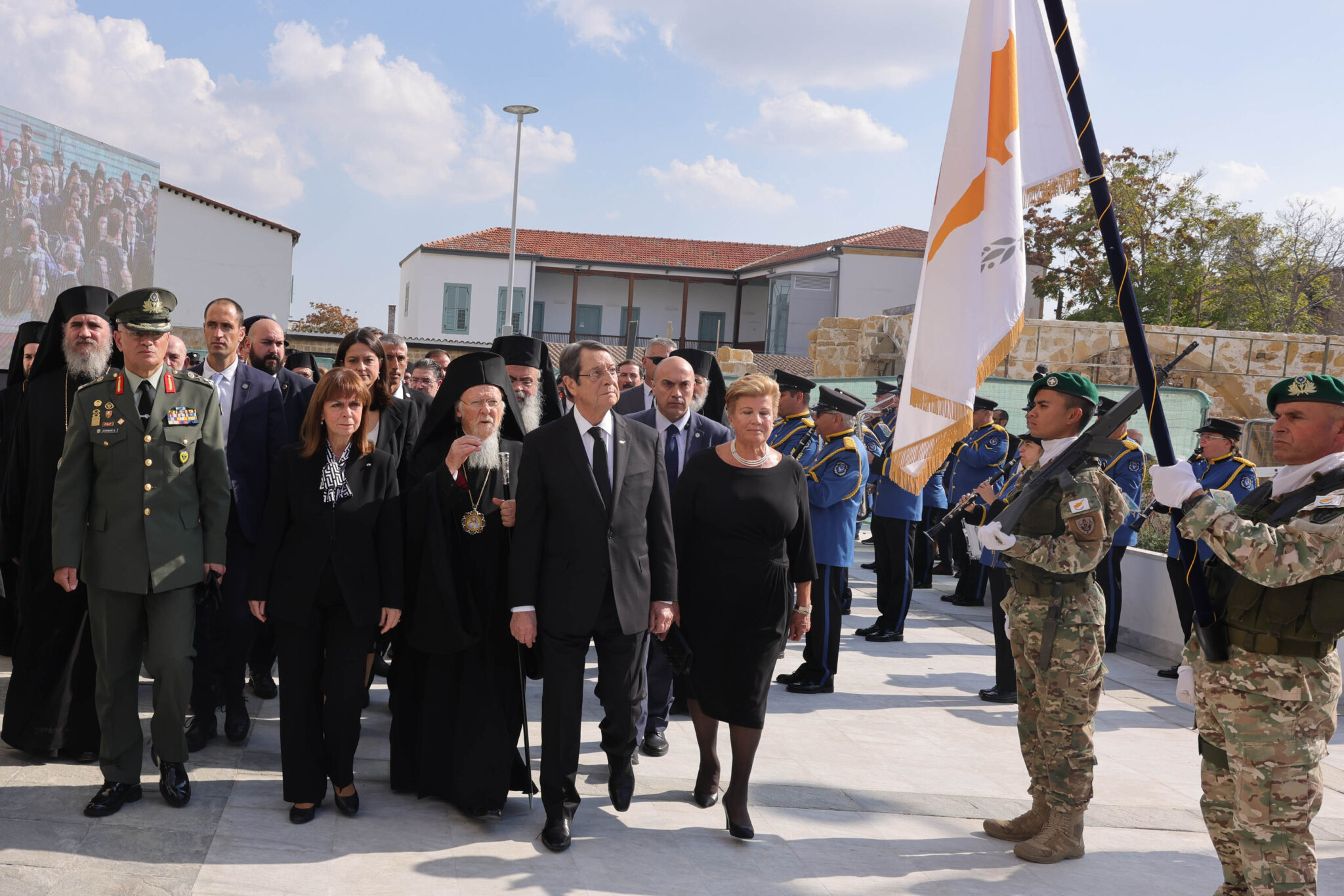 Οι συμβολισμοί και τα μηνύματα της ιστορικής παρουσίας Βαρθολομαίου στην Κύπρο