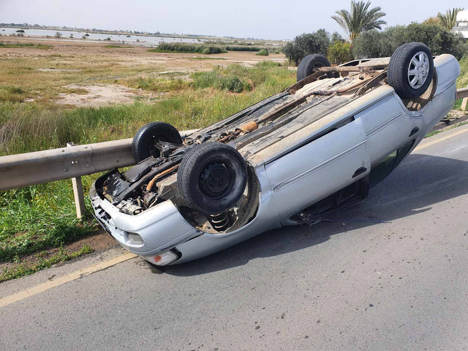 Ανατράπηκε όχημα στο highway Πάφου-Λεμεσού, στο νοσοκομείο ο οδηγός