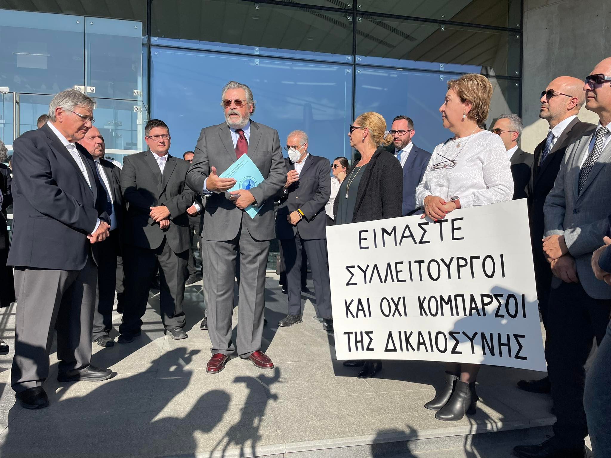 Δικηγόροι "πυρ και μανία" για τις δίκες εξπρές