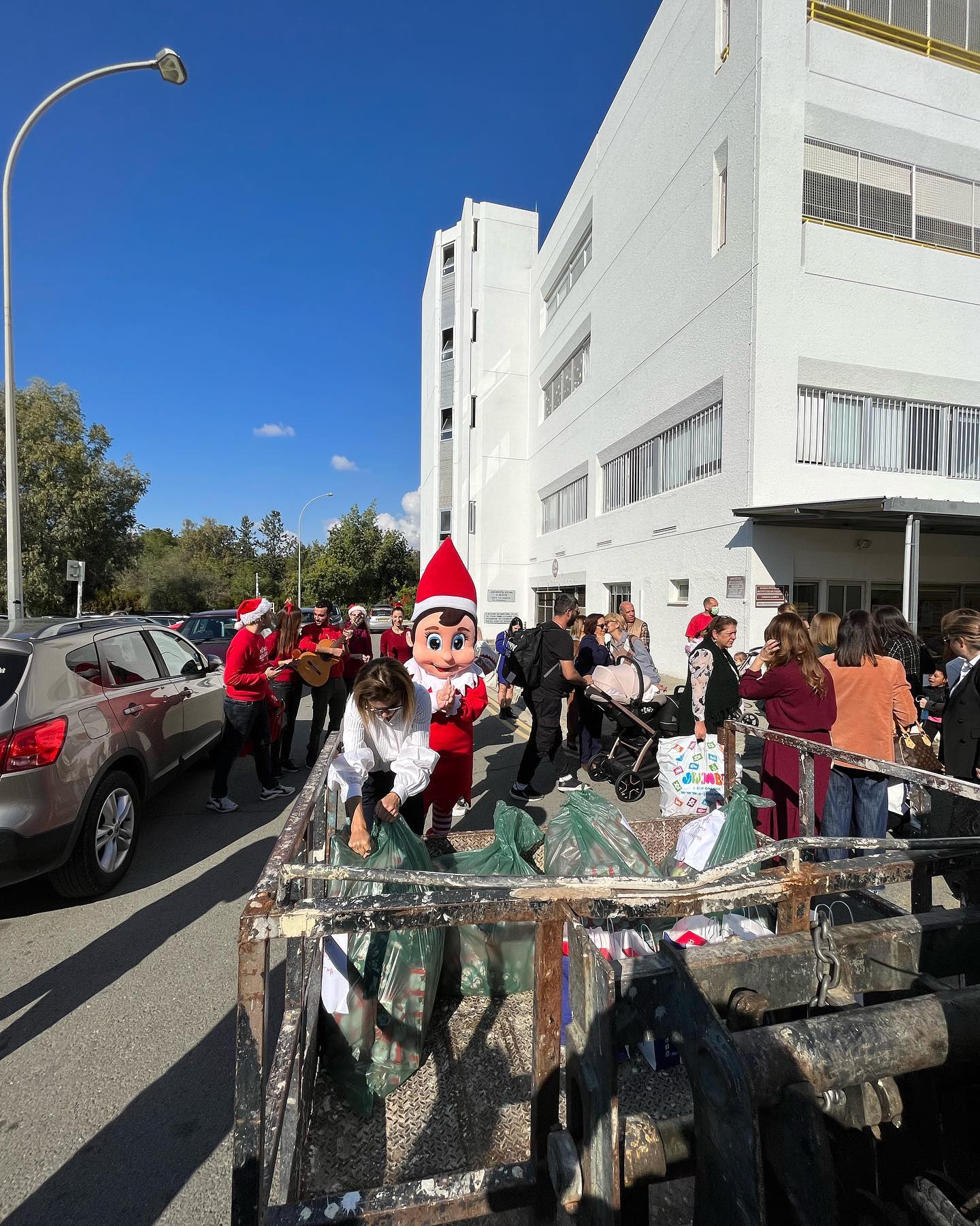 Δώρα στα παιδιά του Μακάρειου νοσοκομείου… με ξεχωριστό τρόπο