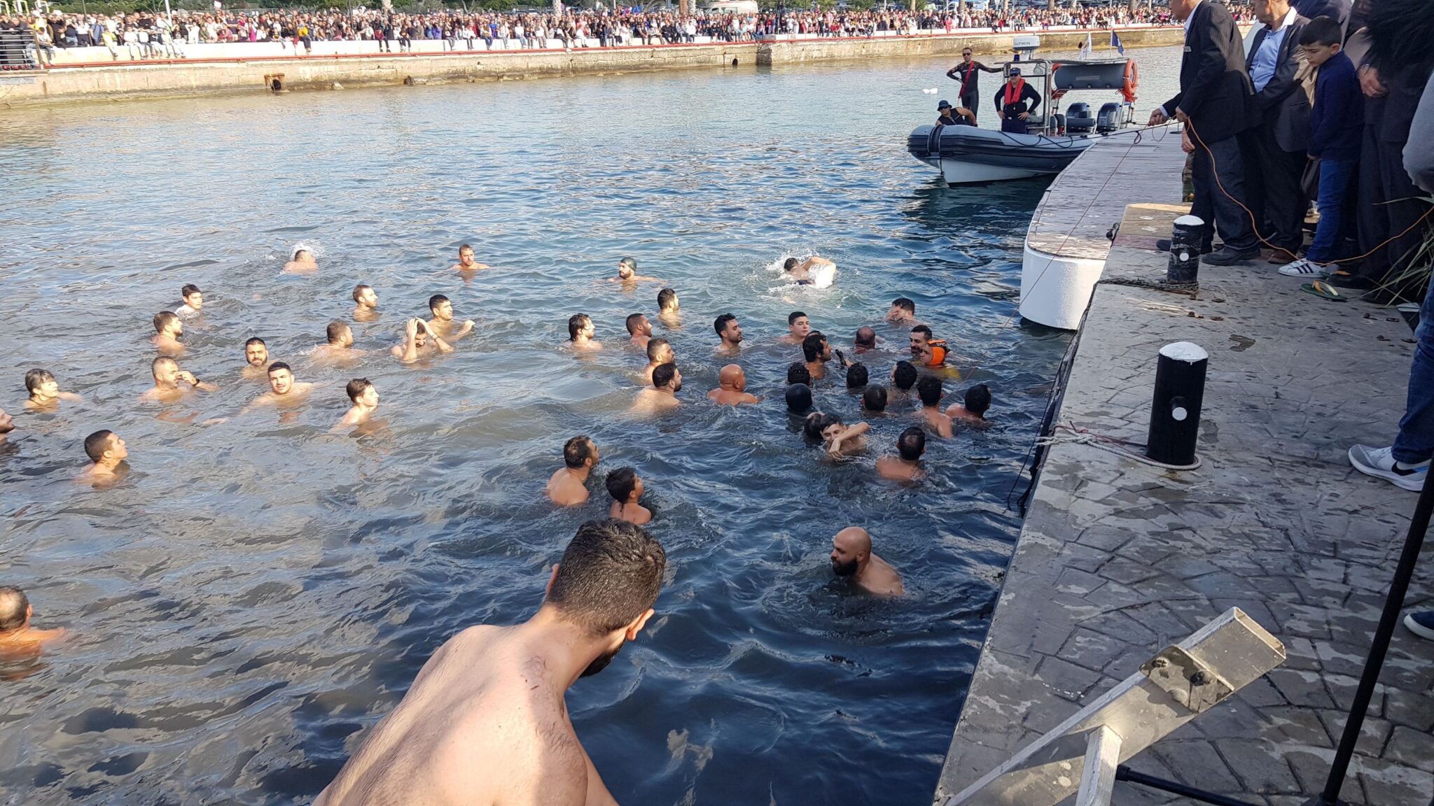 Με λαμπρότητα και θρησκευτική κατάνυξη τα Θεοφάνια στην Κύπρο (VIDEO)