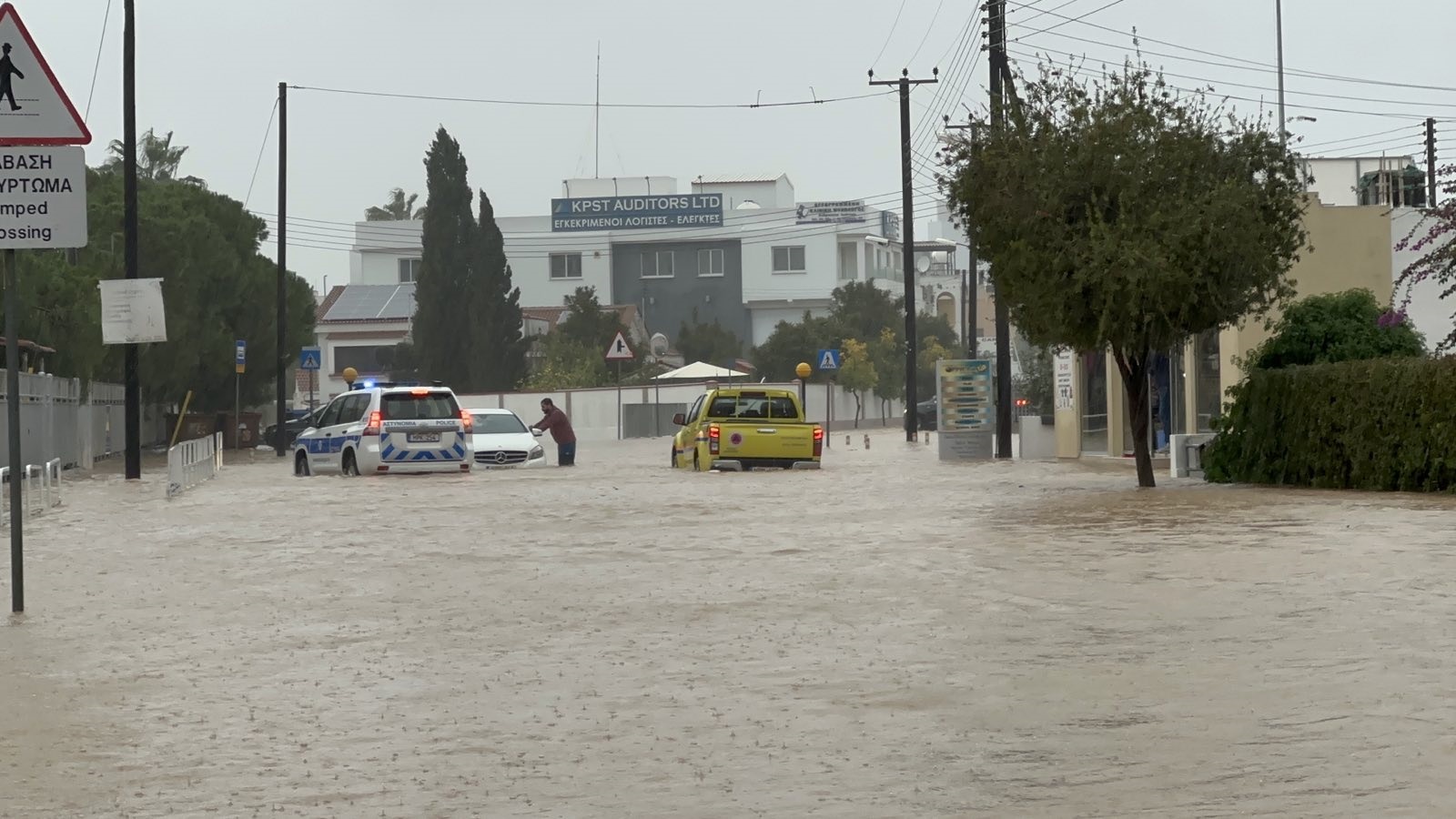 Νέα κίτρινη προειδοποίηση για βροχές και καταιγίδες-Ποιοι δρόμοι είναι κλειστοί