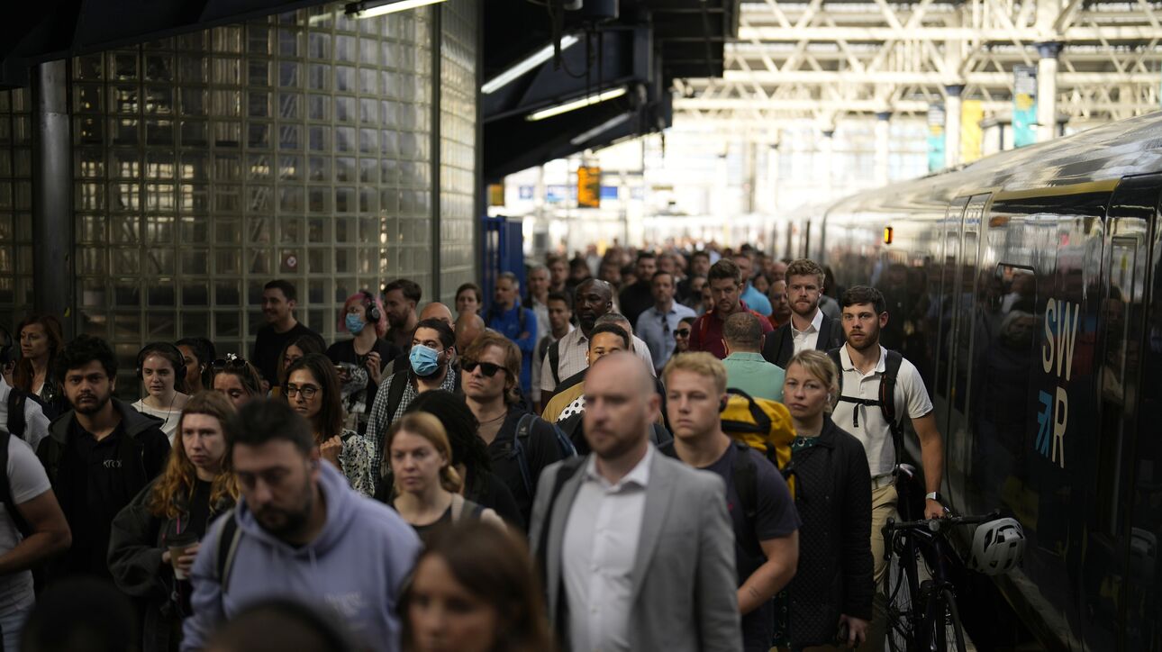 Συναγερμός στο Λόνδίνο: Επίθεση με μαχαίρι σε σταθμό του μετρό