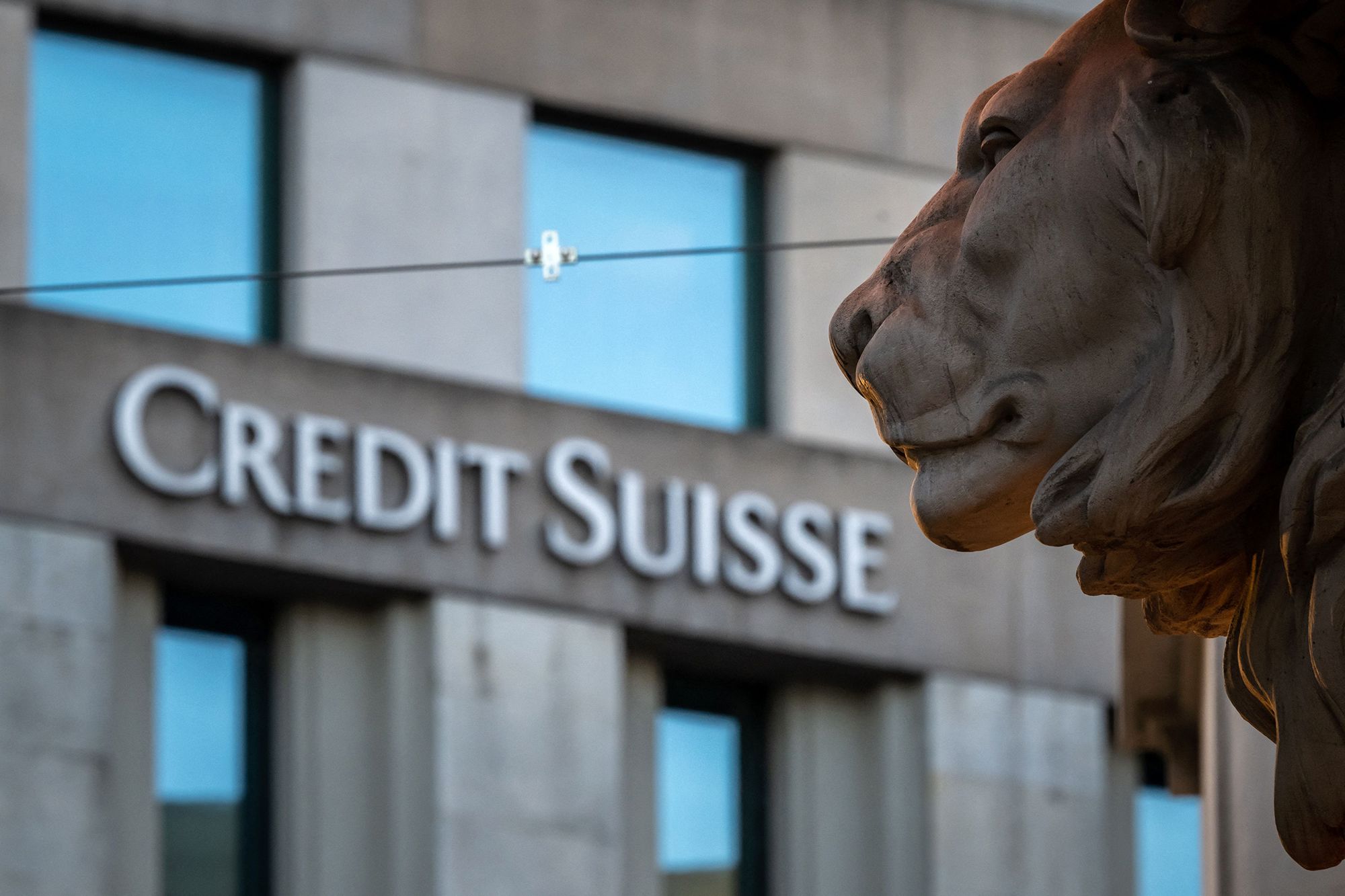 Στο παρά πέντε διάσωση της Credit Suisse από την UBS