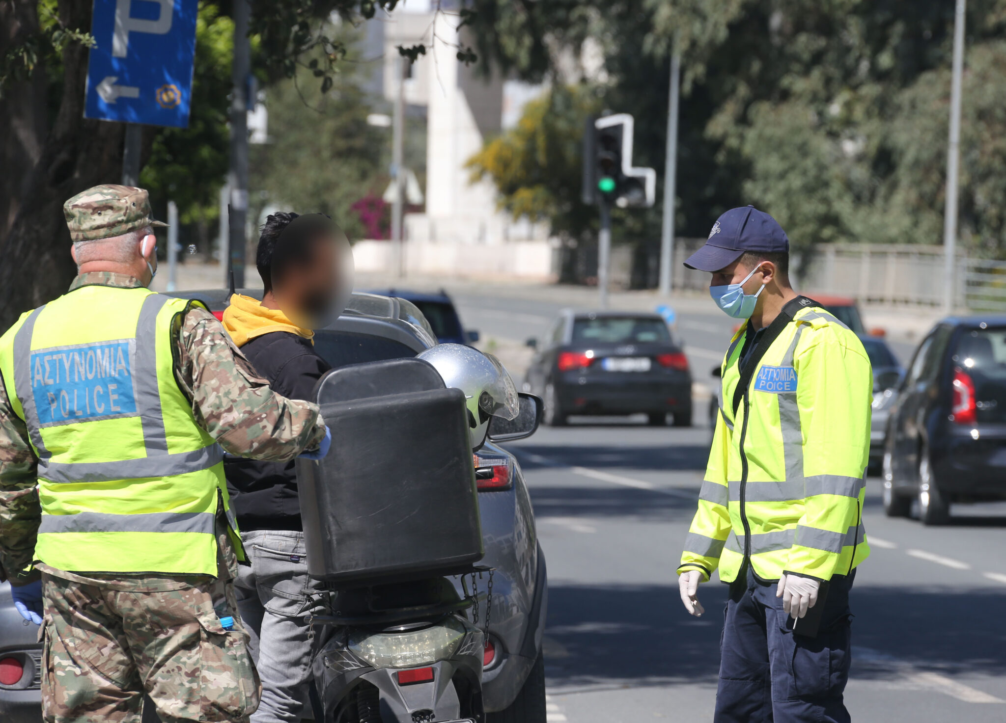 Λεμεσός: «Ξήλωσαν» κύκλωμα που εξέδιδε πλαστές άδειες οδηγού σε ντελιβεράδες