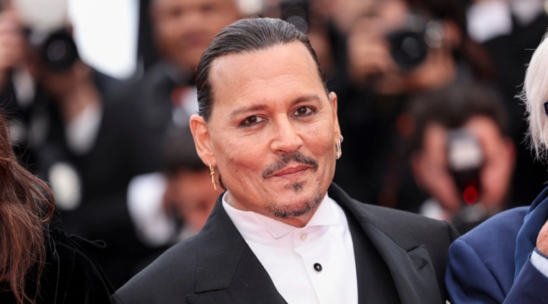 Johnny Depp: Αποθεώθηκε στο κόκκινο χαλί για το Φεστιβάλ των Καννών