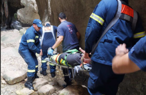 Τραυματισμός ατόμου στο φαράγγι του Άβακα, τον απεγκλώβισαν πυροσβέστες (ΦΩΤΟ)