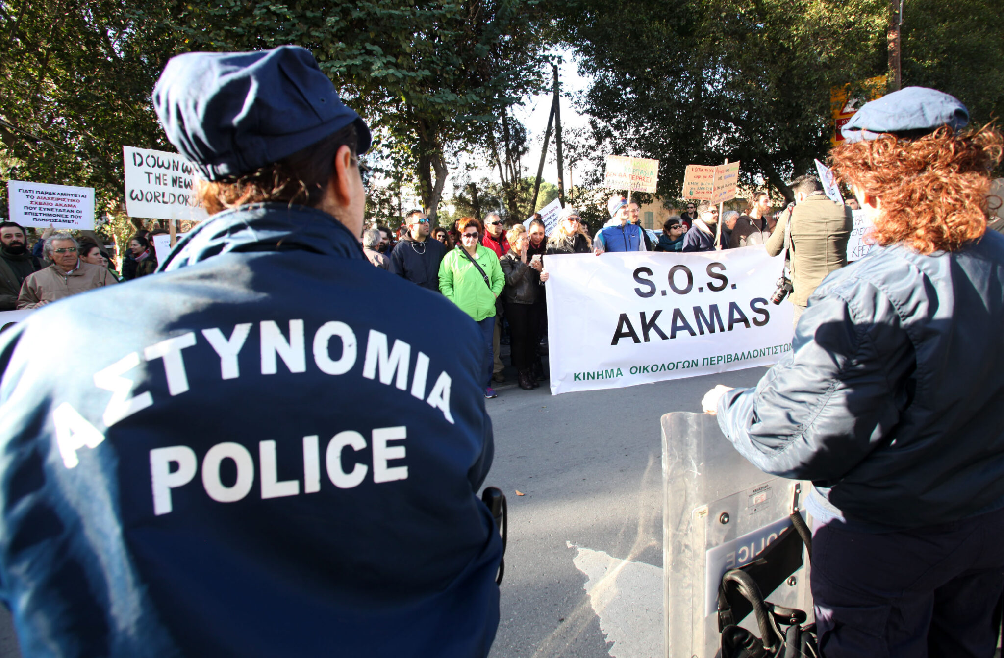 Βάζουν μπάρες σε ιδιωτικούς δρόμους και ζητούν διόδια οι κάτοικοι του Ακάμα