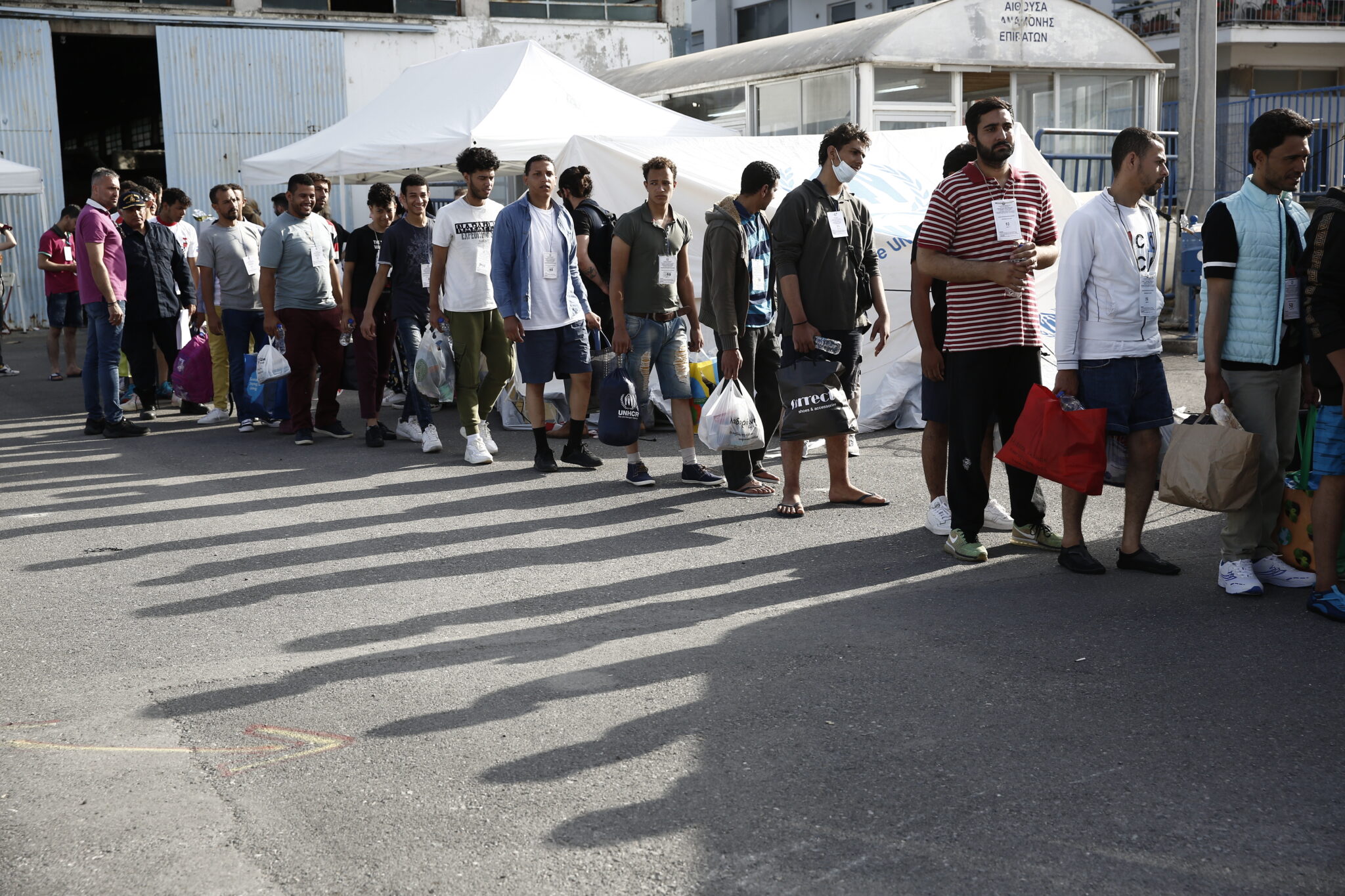 Ναυάγιο στην Πύλο: Καταγγέλλουν μαχαιρώματα πάνω στο πλοίο οι διασωθέντες