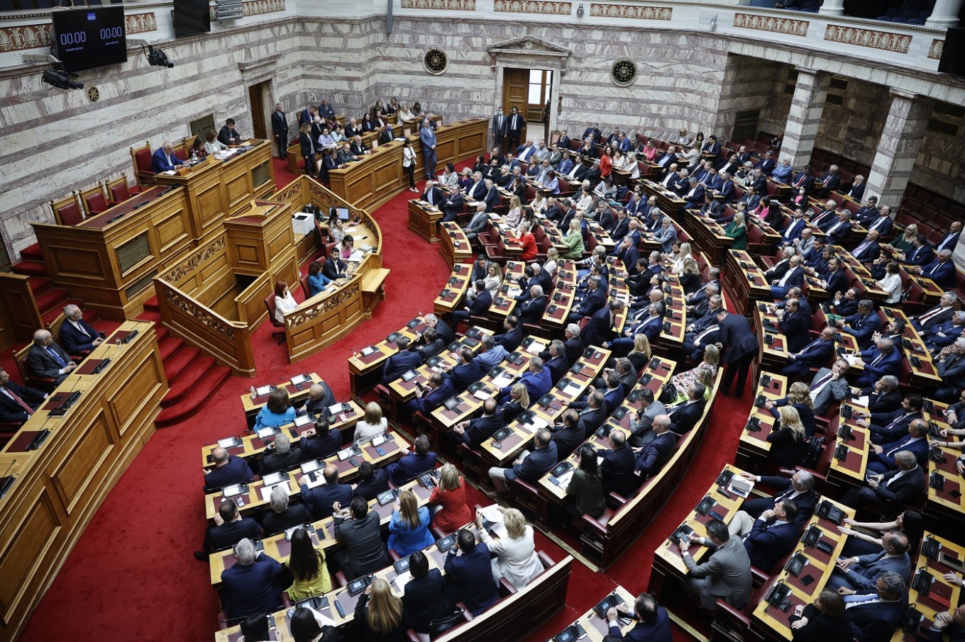 Βουλή των Ελλήνων: Η νέα «χωροταξία», οι συσχετισμοί κι ο ειδικός ρόλος Βορίδη