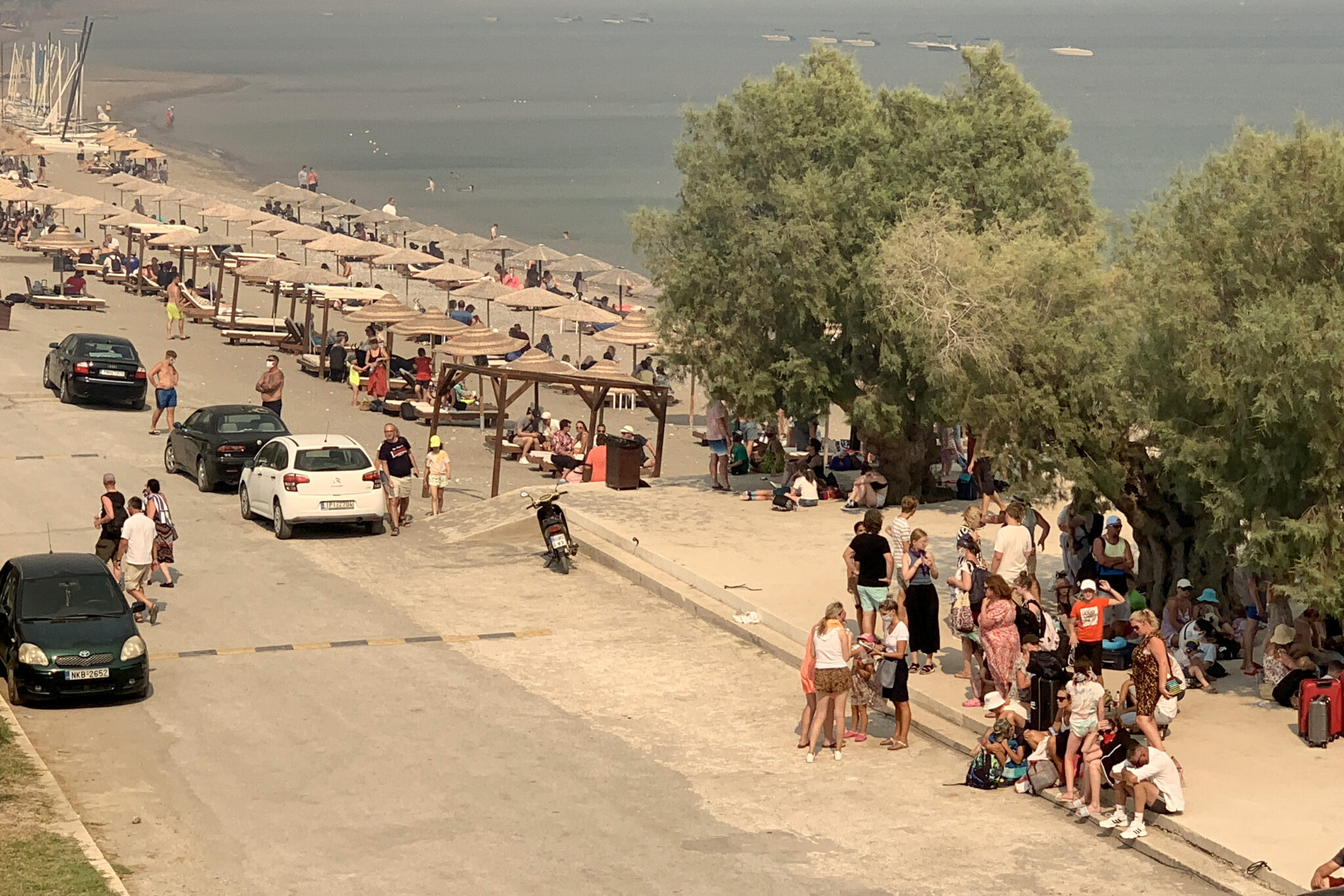 Τι μπορείς να κάνεις εάν προγραμμάτισες διακοπές στη φλεγόμενη Ρόδο