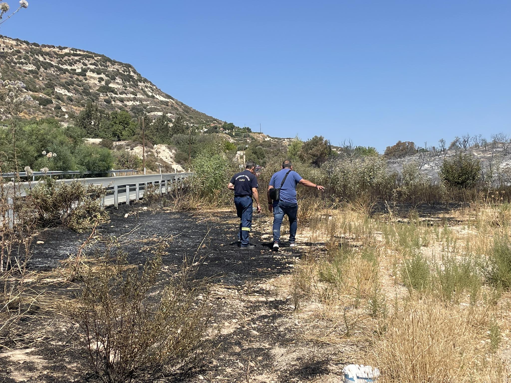 Άλασσα: Στο σημείο της φωτιάς δυνάμεις πυρόσβεσης για τυχόν αναζωπυρώσεις