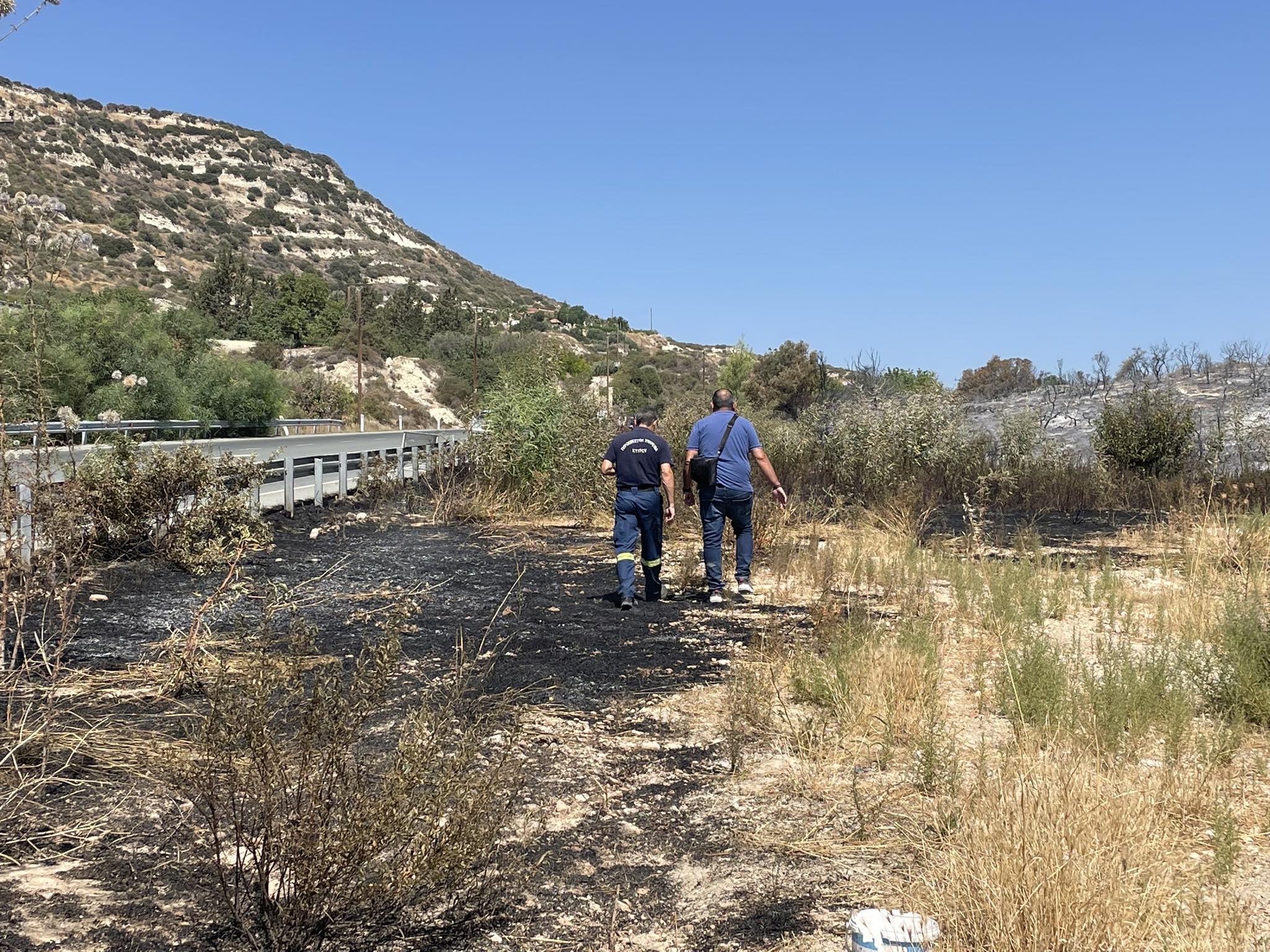 Απέραντο μαύρο άφησε πίσω της η φωτιά στην Άλασσα, απειλήθηκαν πέντε κοινότητες