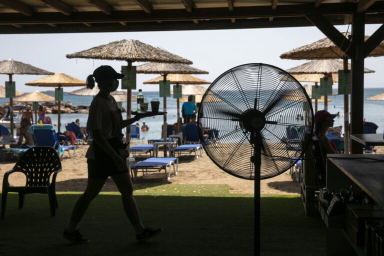 Δεν υποχωρεί η ζέστη, παραμένει πάνω από τους 40 ο υδράργυρος