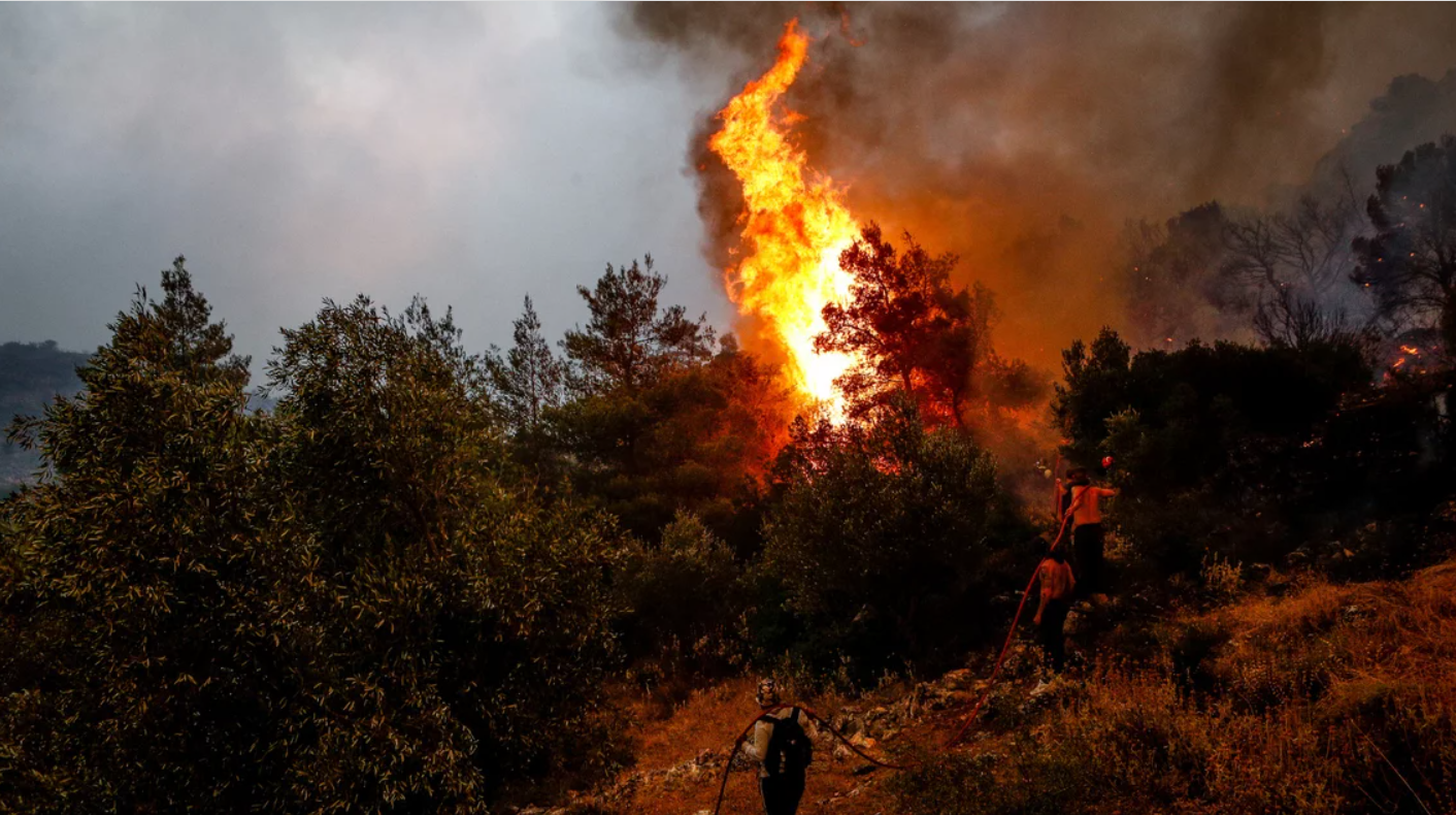 Επτά απόπειρες εμπρησμού στην Πάρνηθα μέσα σε δύο ώρες