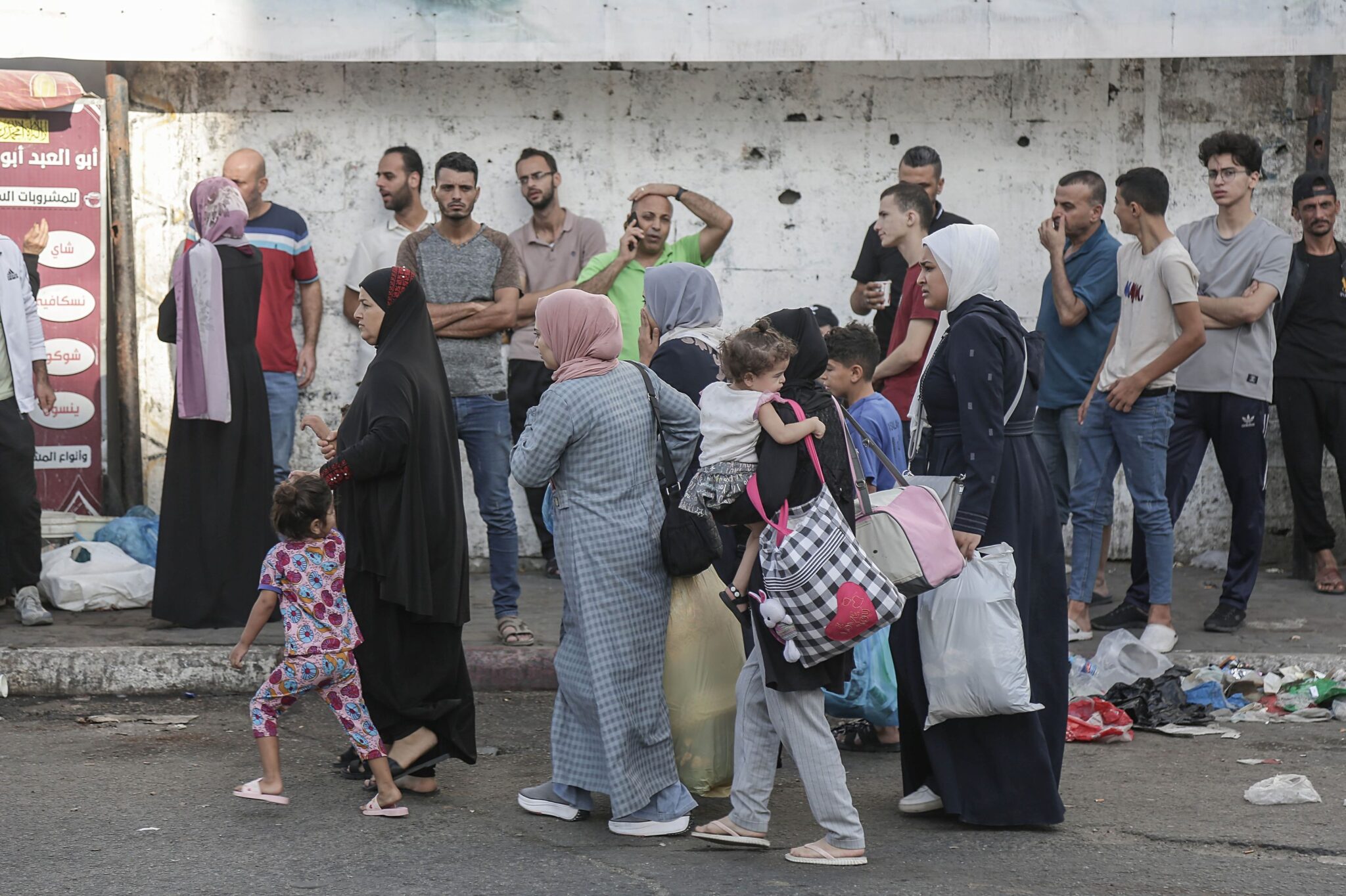 Δεκάδες χιλιάδες άνθρωποι εγκατέλειψαν τα σπίτια τους στη Γάζα