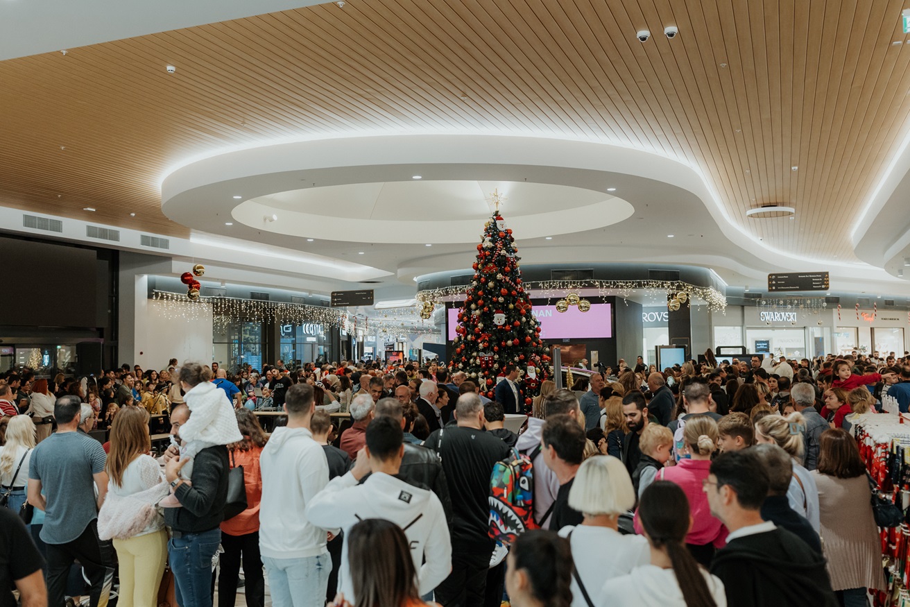 Metropolis Mall και Πανεπιστήμιο UCLan Cyprus διοργάνωσαν μια λαμπερή φωταγώγηση