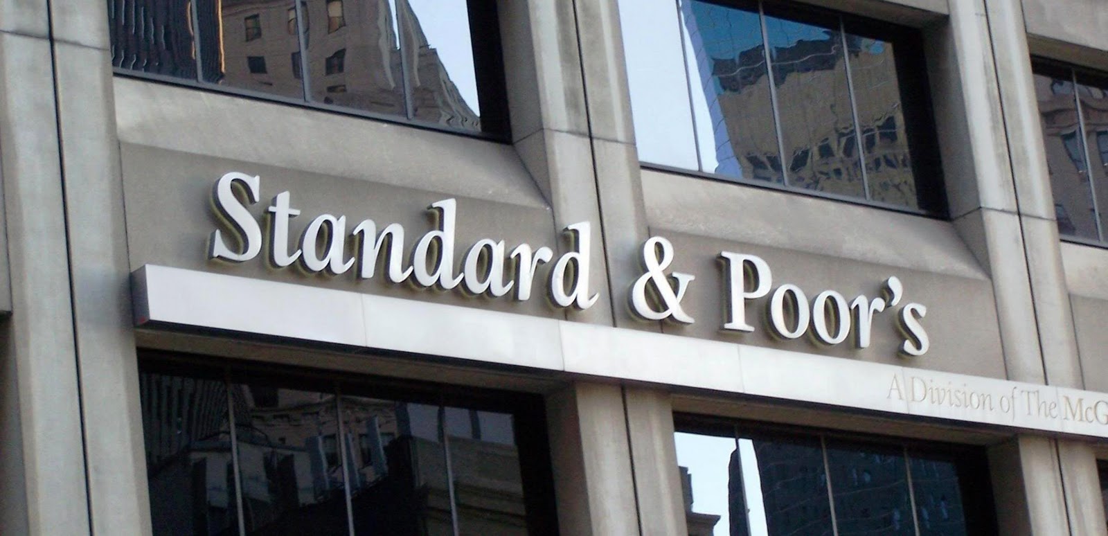 Τι εντοπίζει έκθεση του Standard & Poor’s για τις κυπριακές τράπεζες