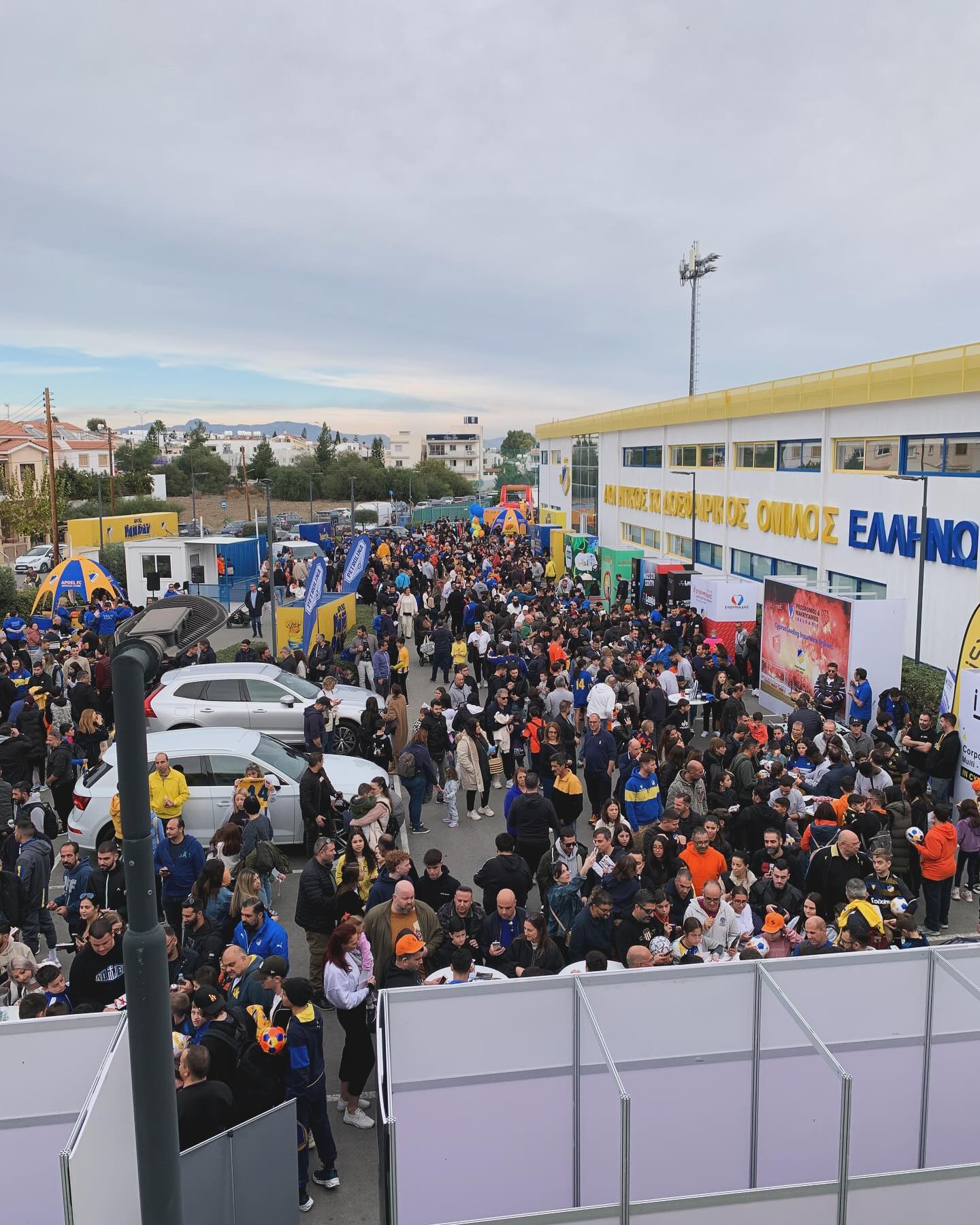 «APOEL FanDay 2023»: Δυναμικό παρών από τον κόσμο στο προπονητικό κέντρο