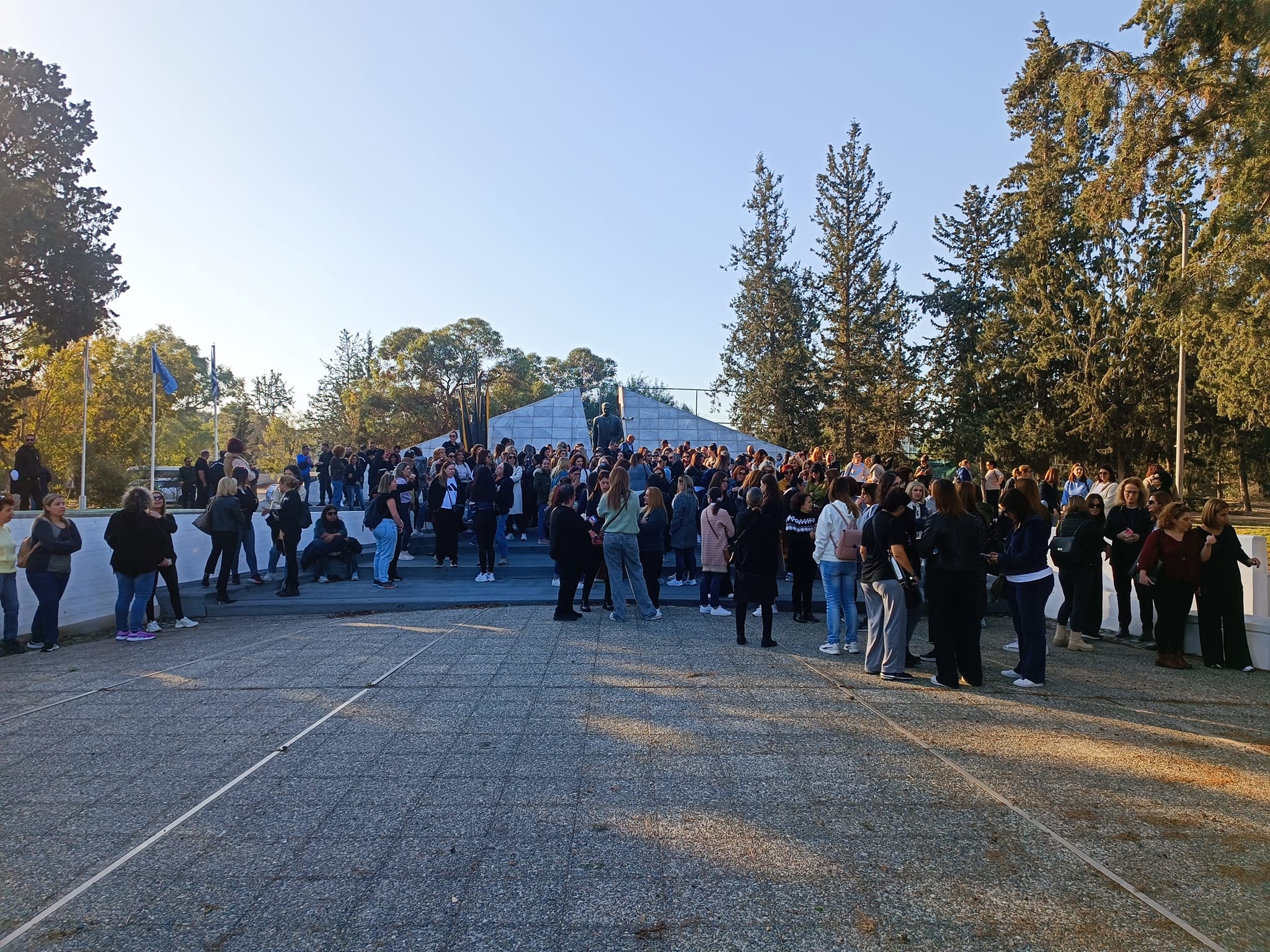 Έξω από το Προεδρικό η «Ισότητα» για τους χαμηλόμισθους του Δημοσίου