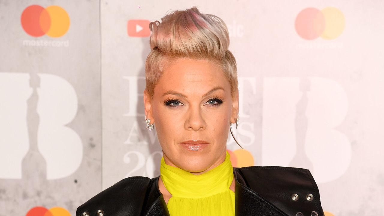 Pink: Έσπασαν τα νερά μιας ετοιμόγεννης γυναίκας σε συναυλία της