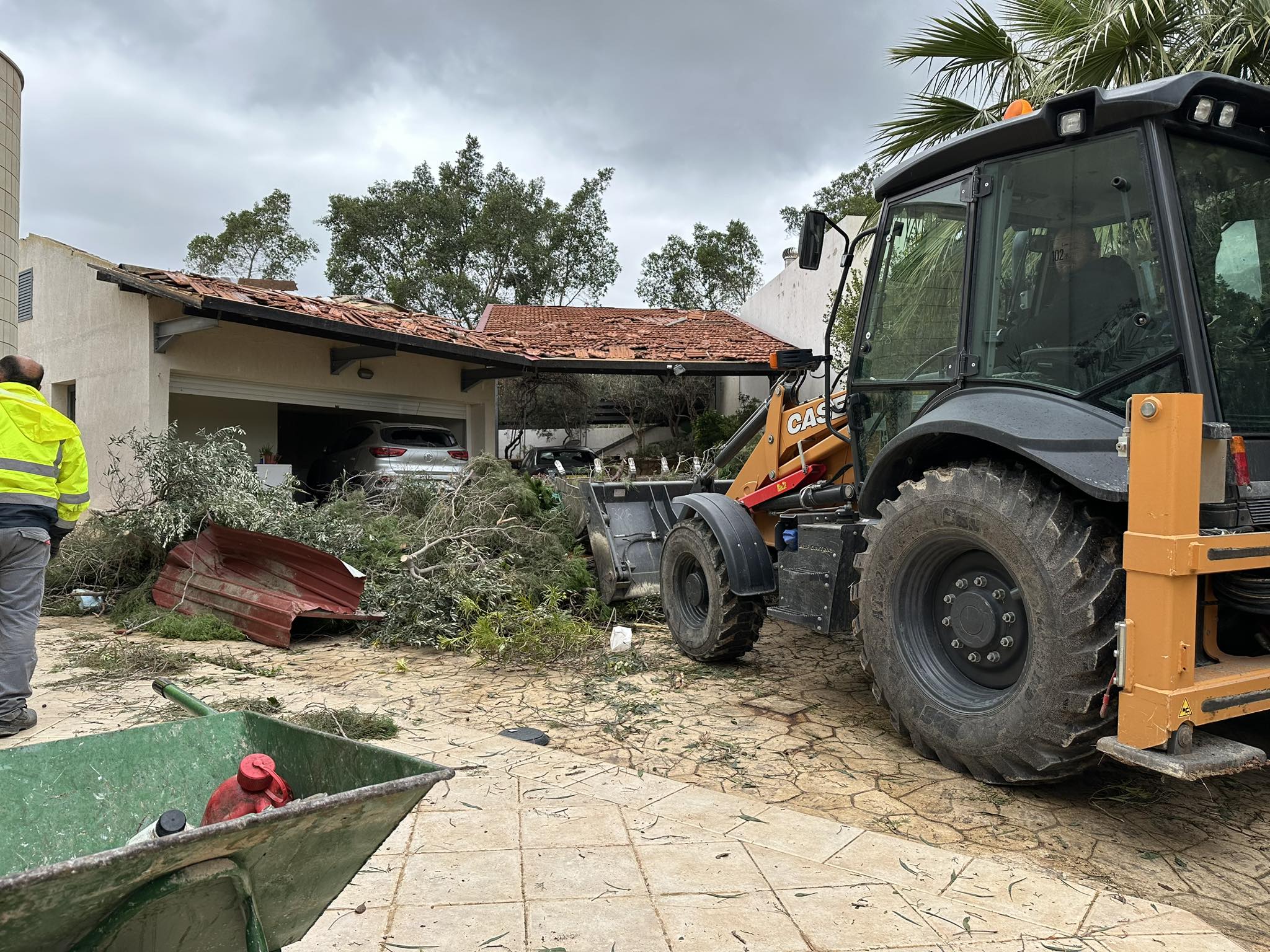 Μετρούν πληγές στη Γερμασόγεια, πέραν των 170 υποστατικών υπέστησαν ζημιές (VID)