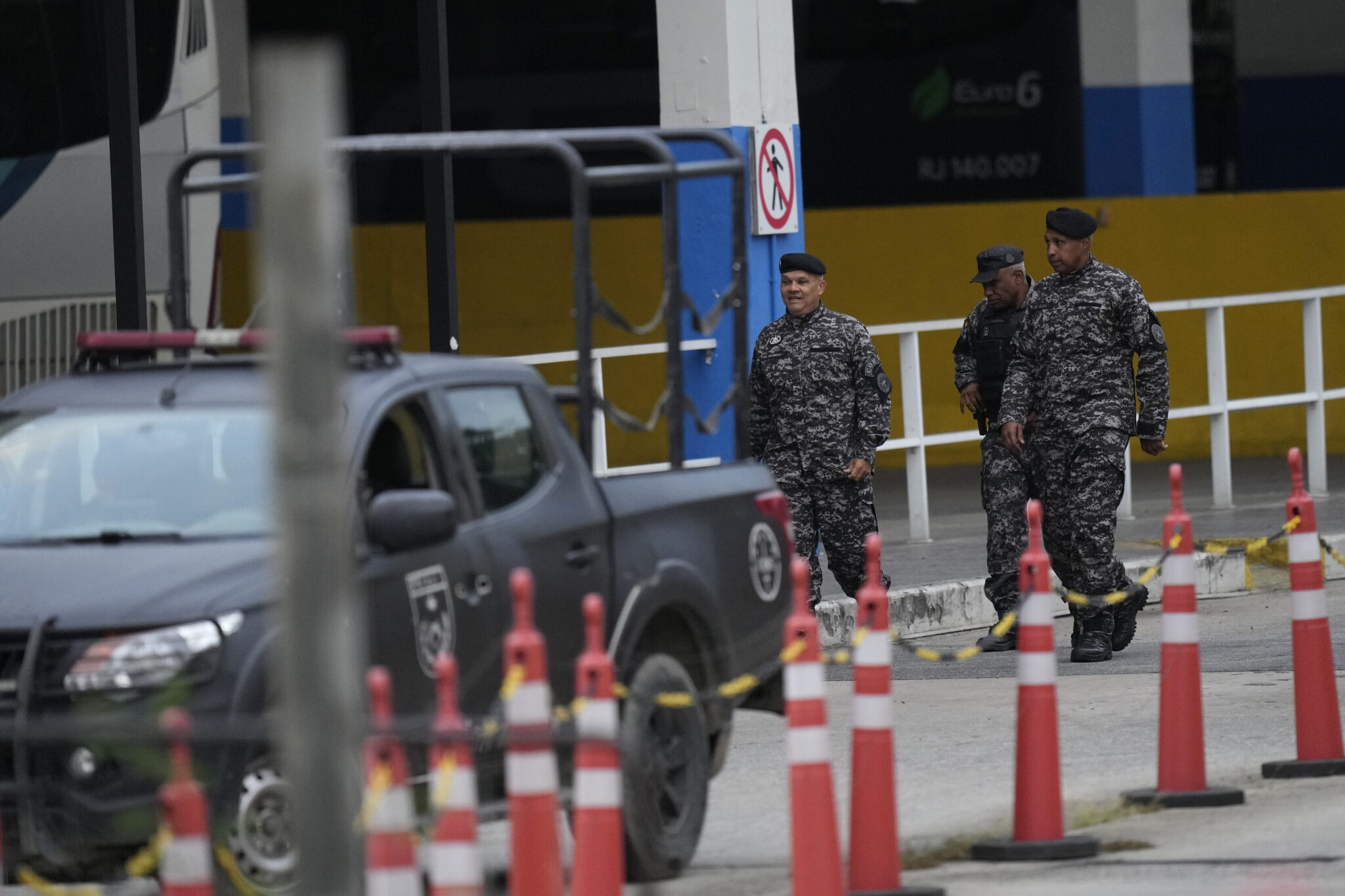 Θρίλερ με ομηρία στο Ρίο ντε Ζανέιρο από ένοπλο: Ανάμεσά τους και παιδιά