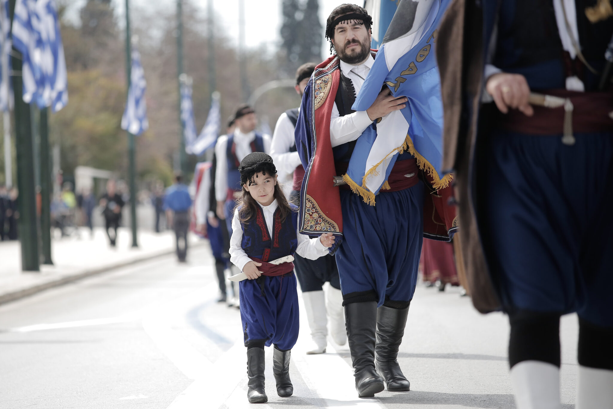 Με το λάβαρο της Επανάστασης και με υπερηφάνεια η μαθητική παρέλαση της Αθήνας