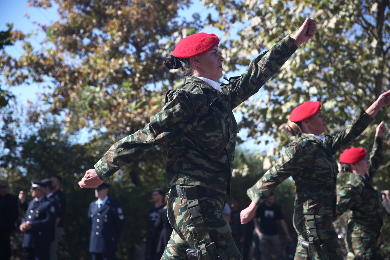 Η μεγάλη στρατιωτική παρέλαση στην Αθήνα για την Επανάσταση του 1821